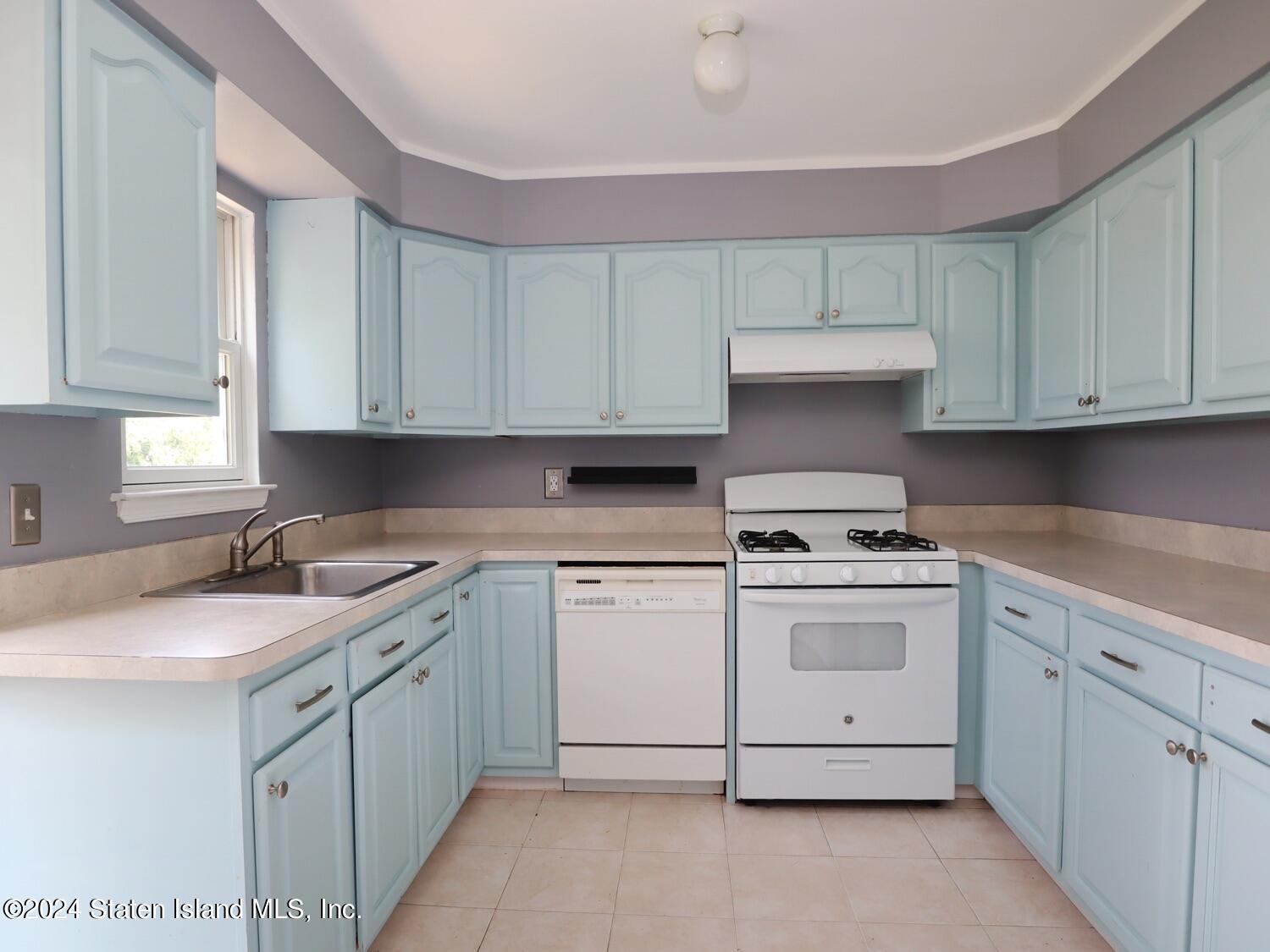 55 Crestwater Court, Staten Island, NY, 10305 image 7