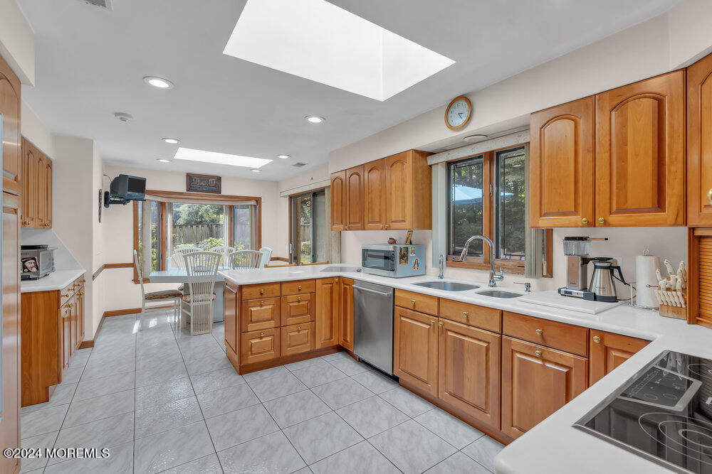 39 Seven Oaks Circle, Holmdel, NJ, 07733 image 12
