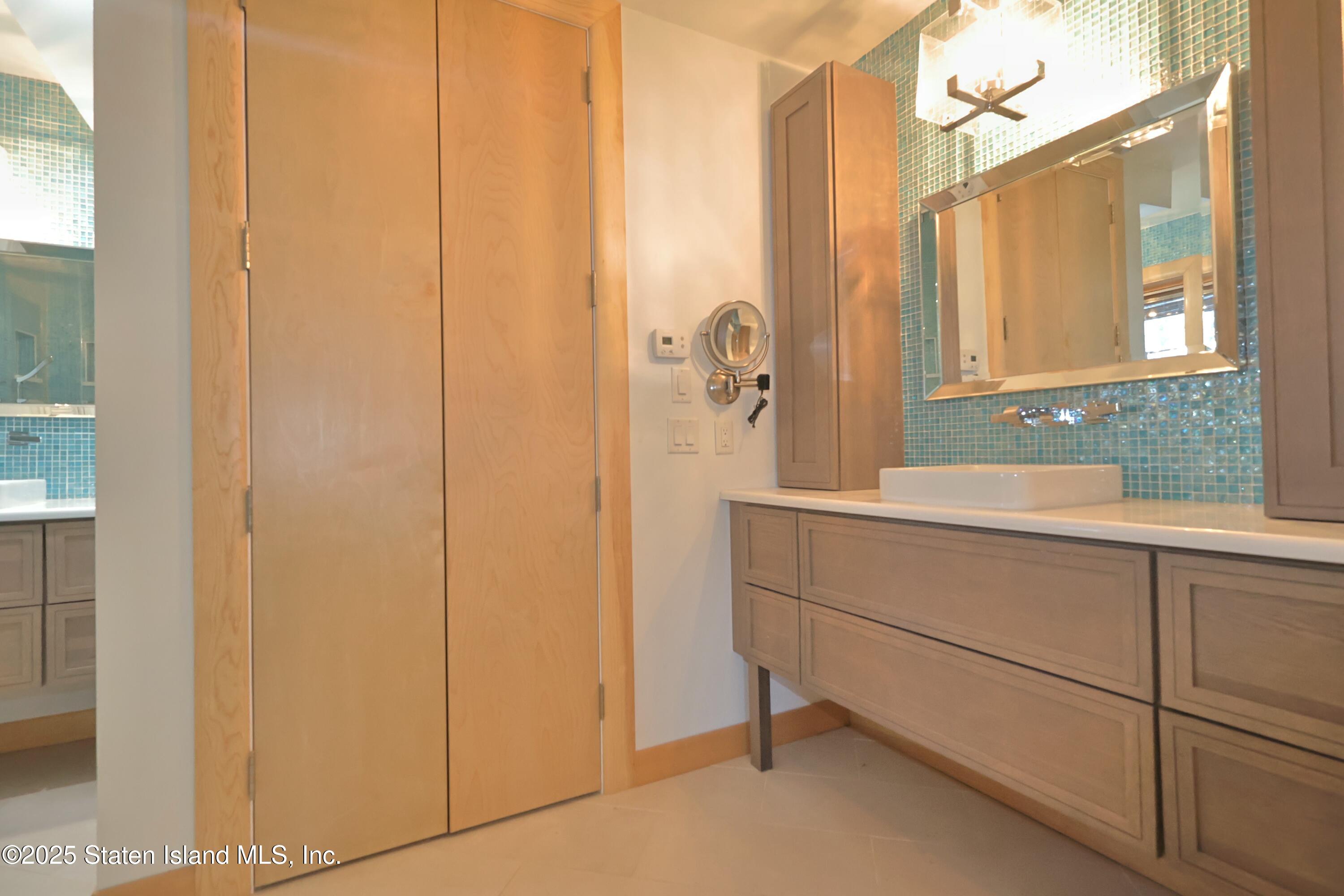 81 Robin Road, Staten Island, NY, 10305 image 10