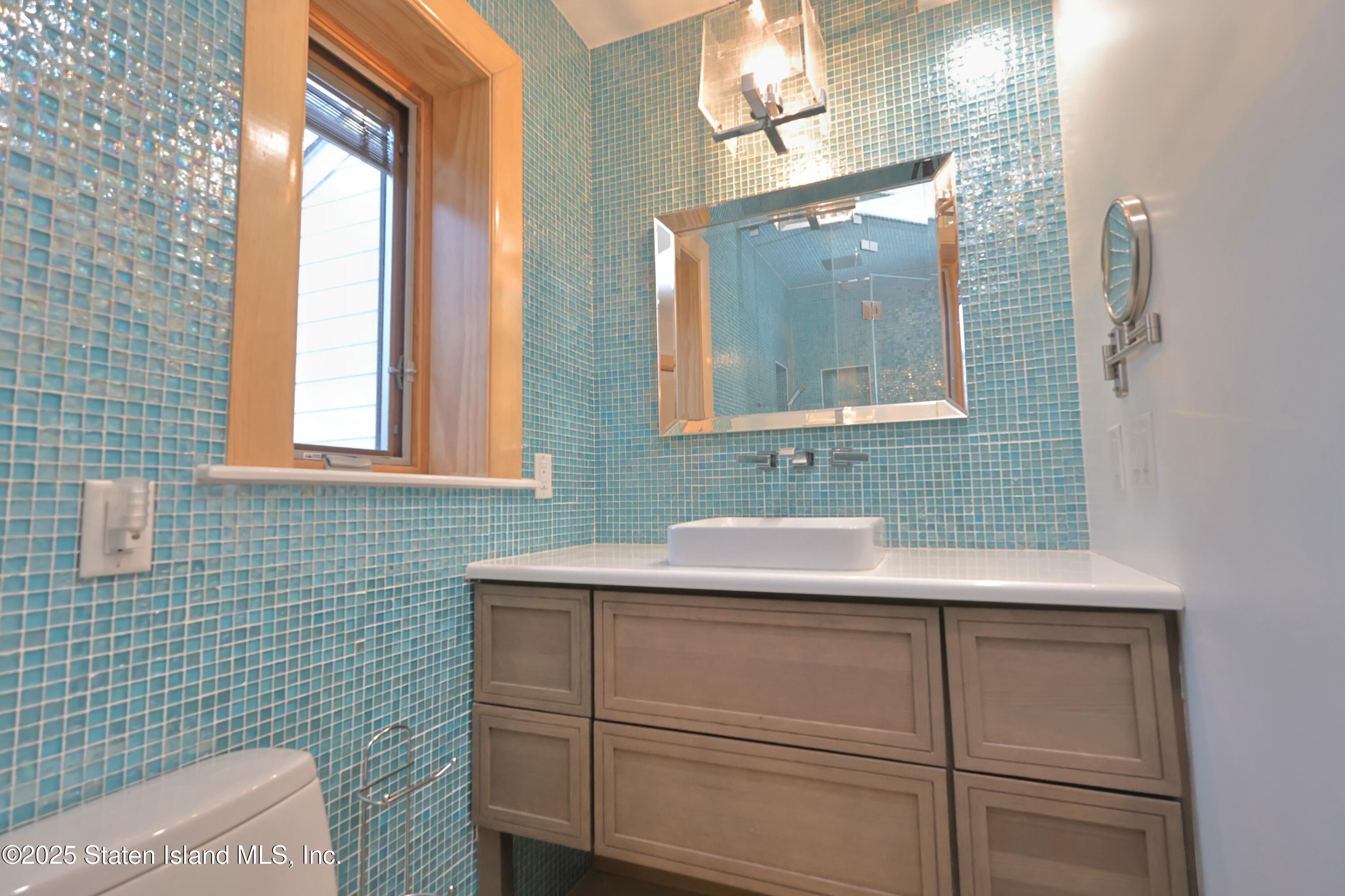 81 Robin Road, Staten Island, NY, 10305 image 13