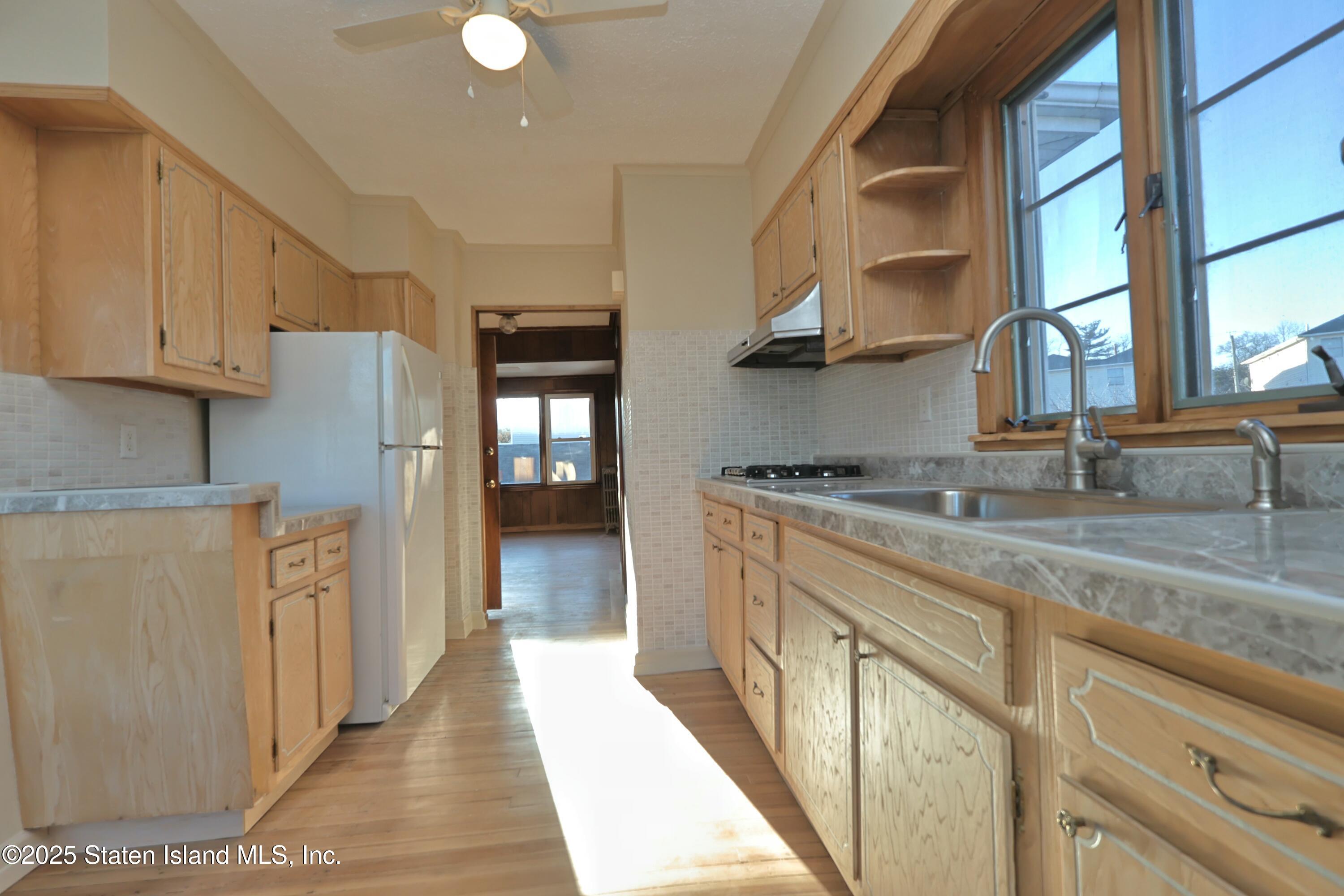 81 Robin Road, Staten Island, NY, 10305 image 17