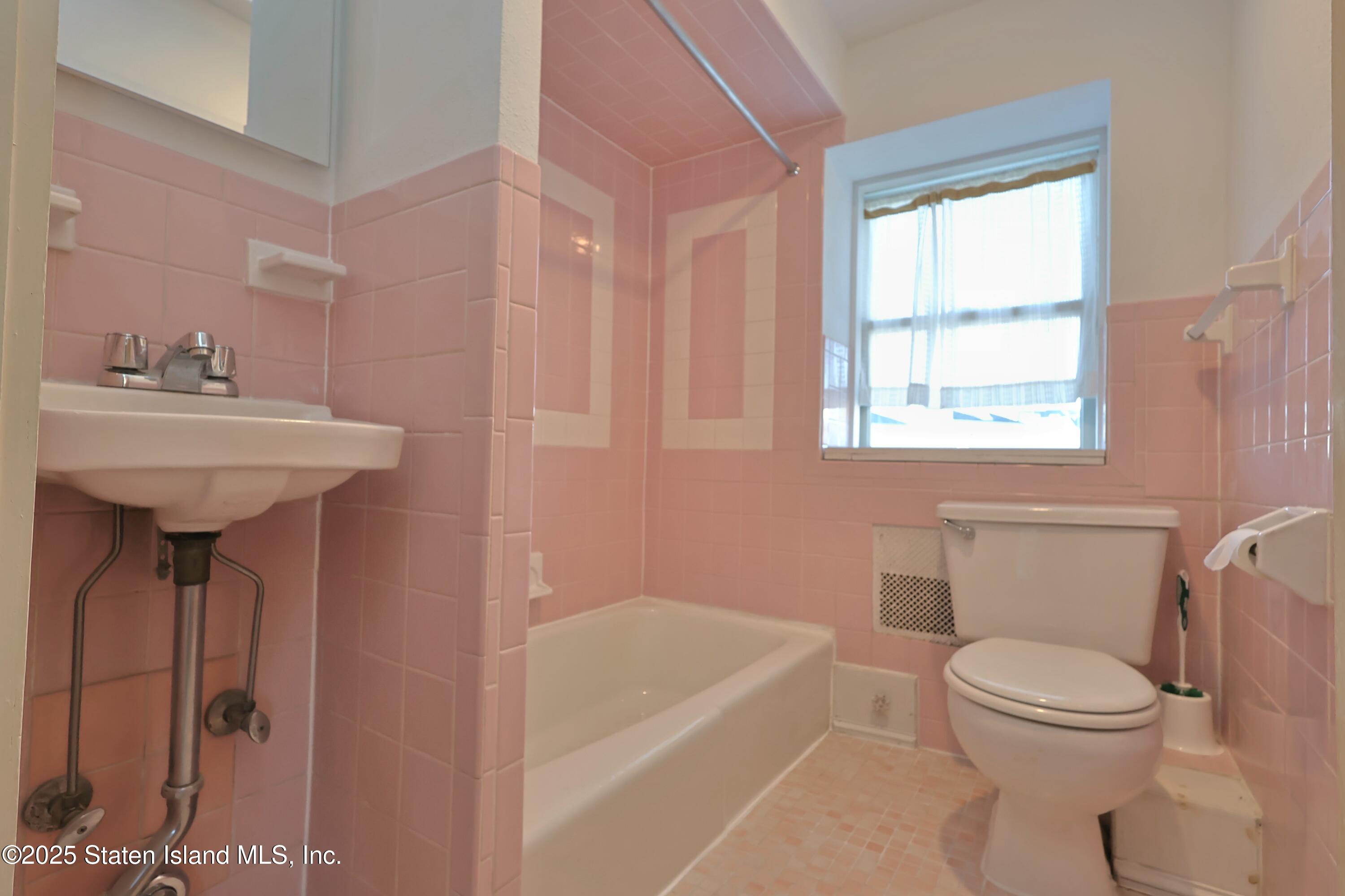 81 Robin Road, Staten Island, NY, 10305 image 23