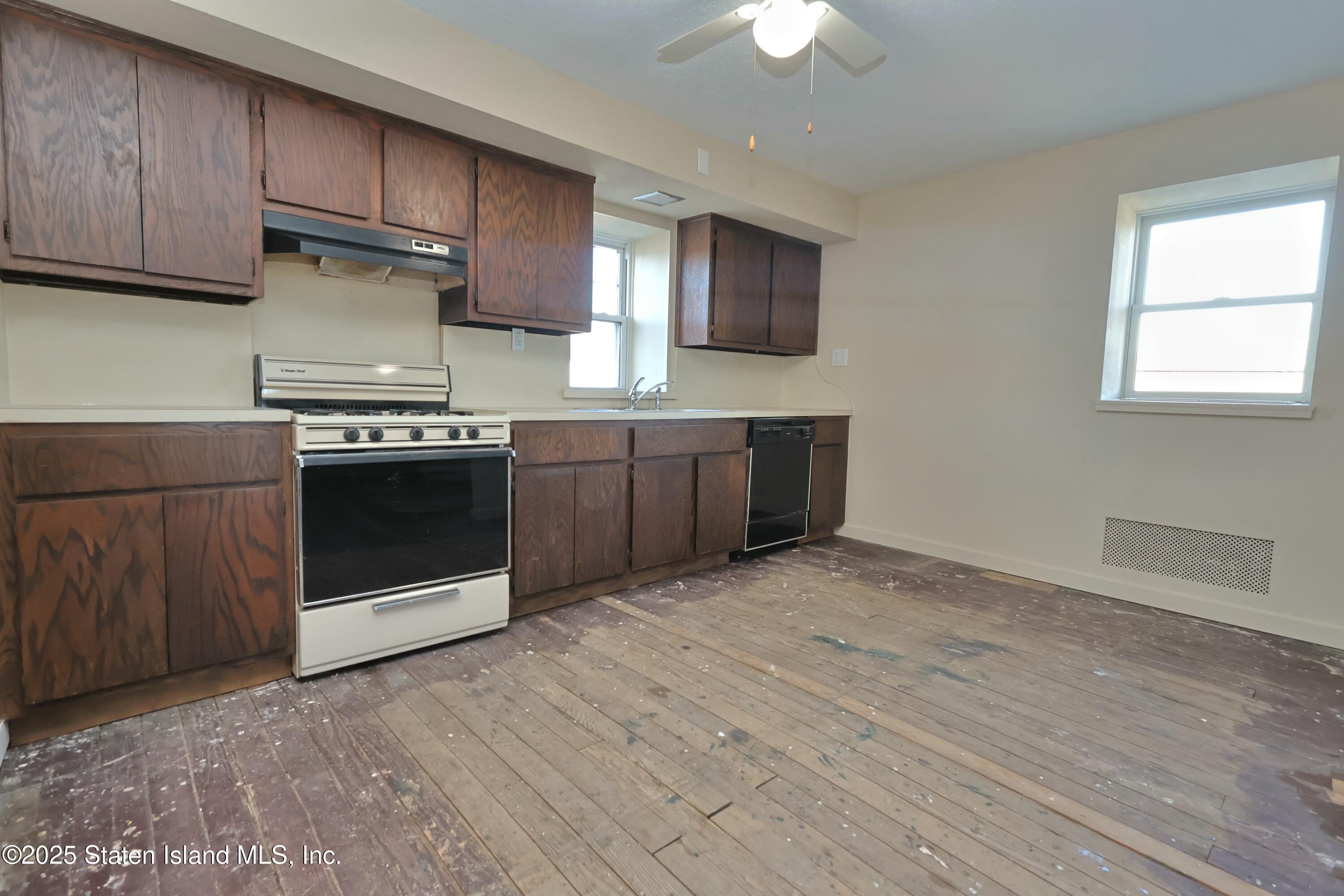 81 Robin Road, Staten Island, NY, 10305 image 24