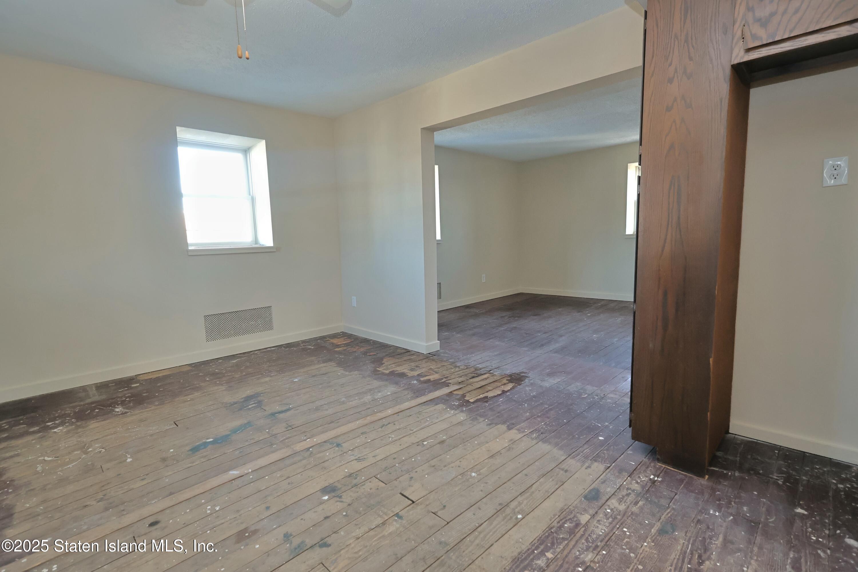 81 Robin Road, Staten Island, NY, 10305 image 25