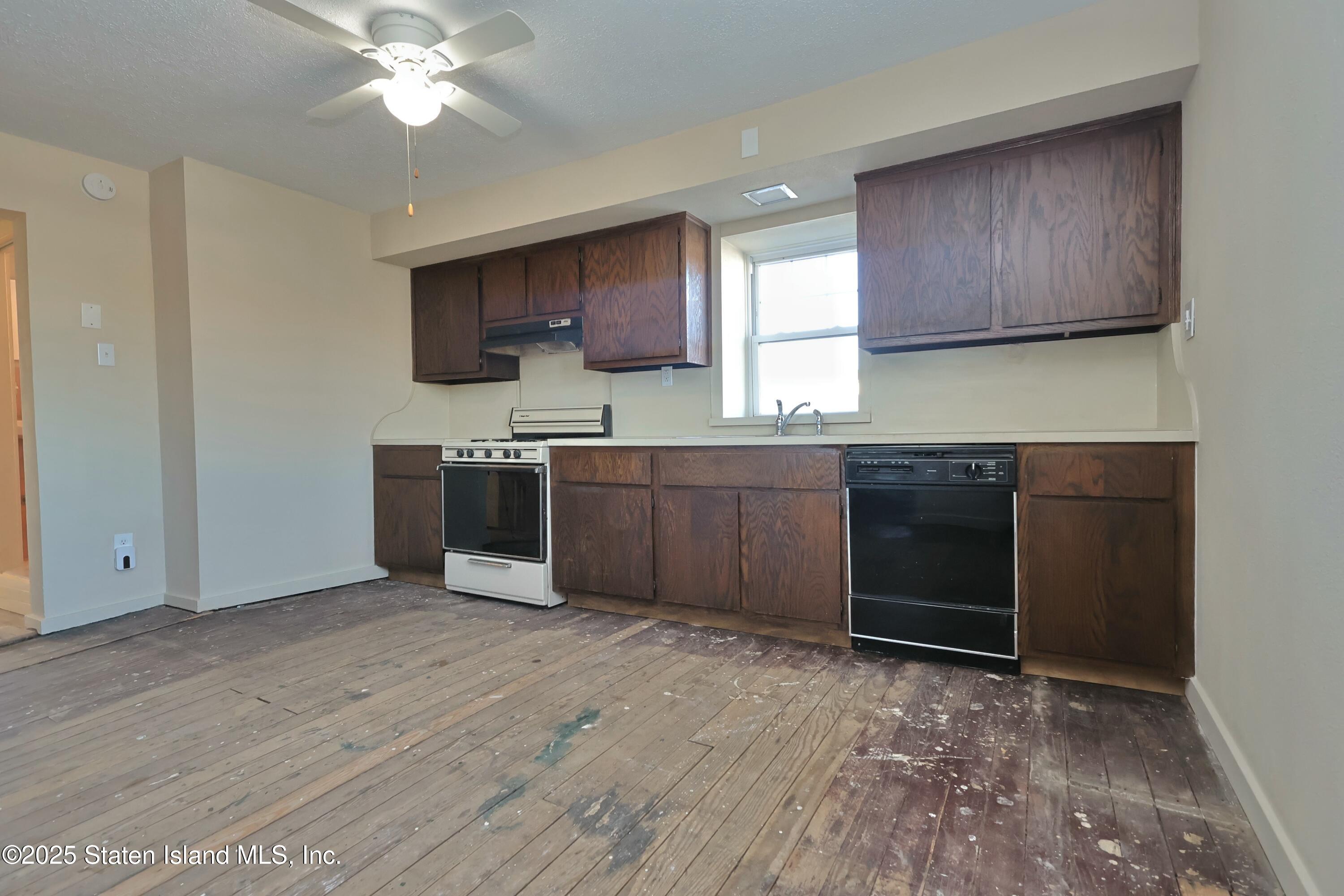 81 Robin Road, Staten Island, NY, 10305 image 26