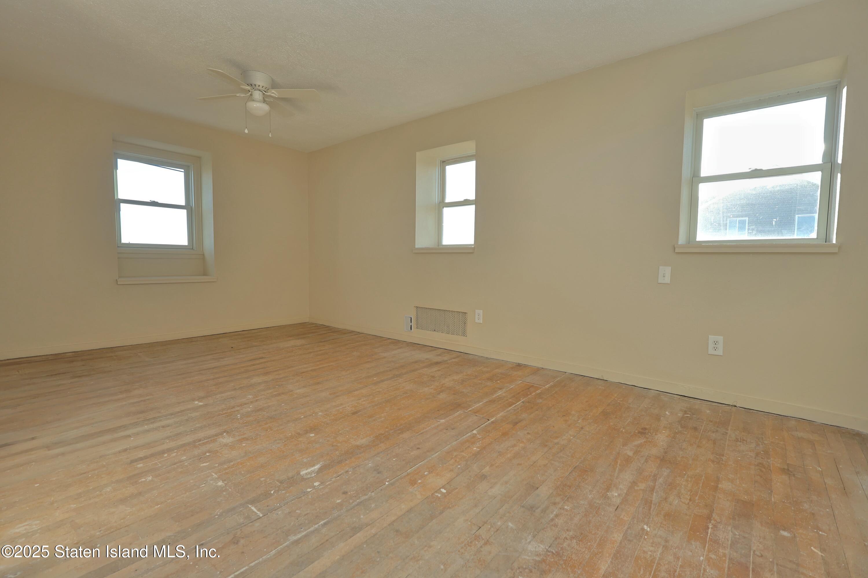 81 Robin Road, Staten Island, NY, 10305 image 31