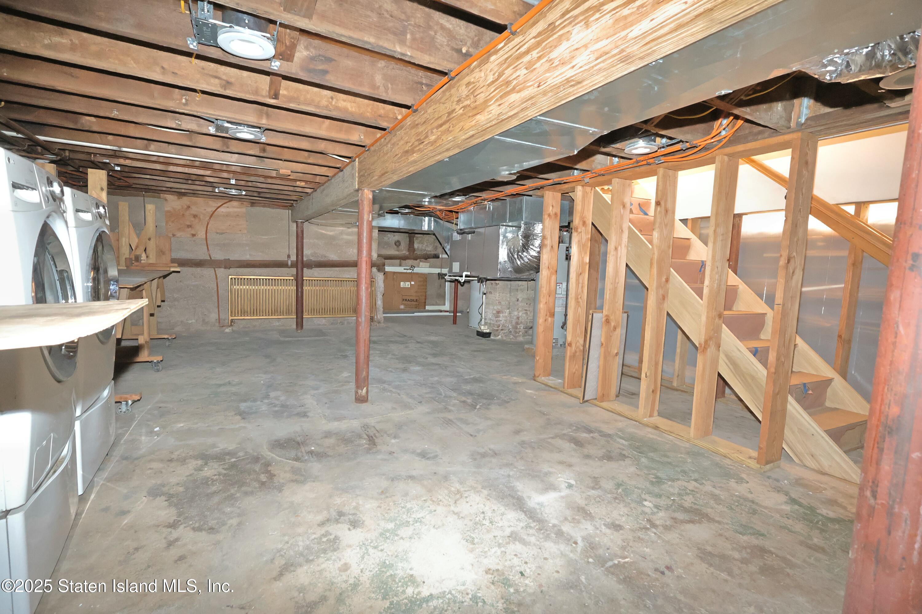 81 Robin Road, Staten Island, NY, 10305 image 32