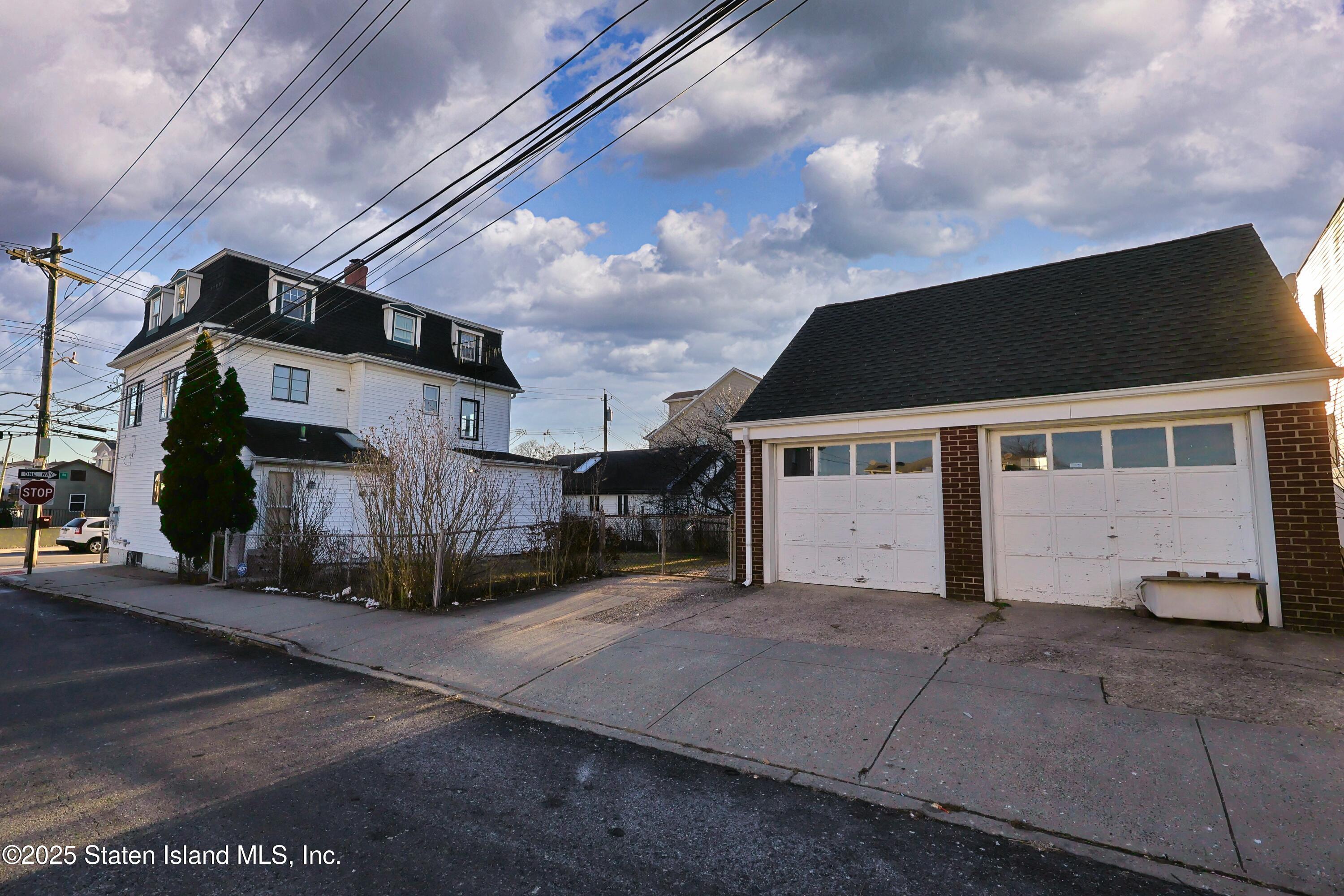 81 Robin Road, Staten Island, NY, 10305 image 42