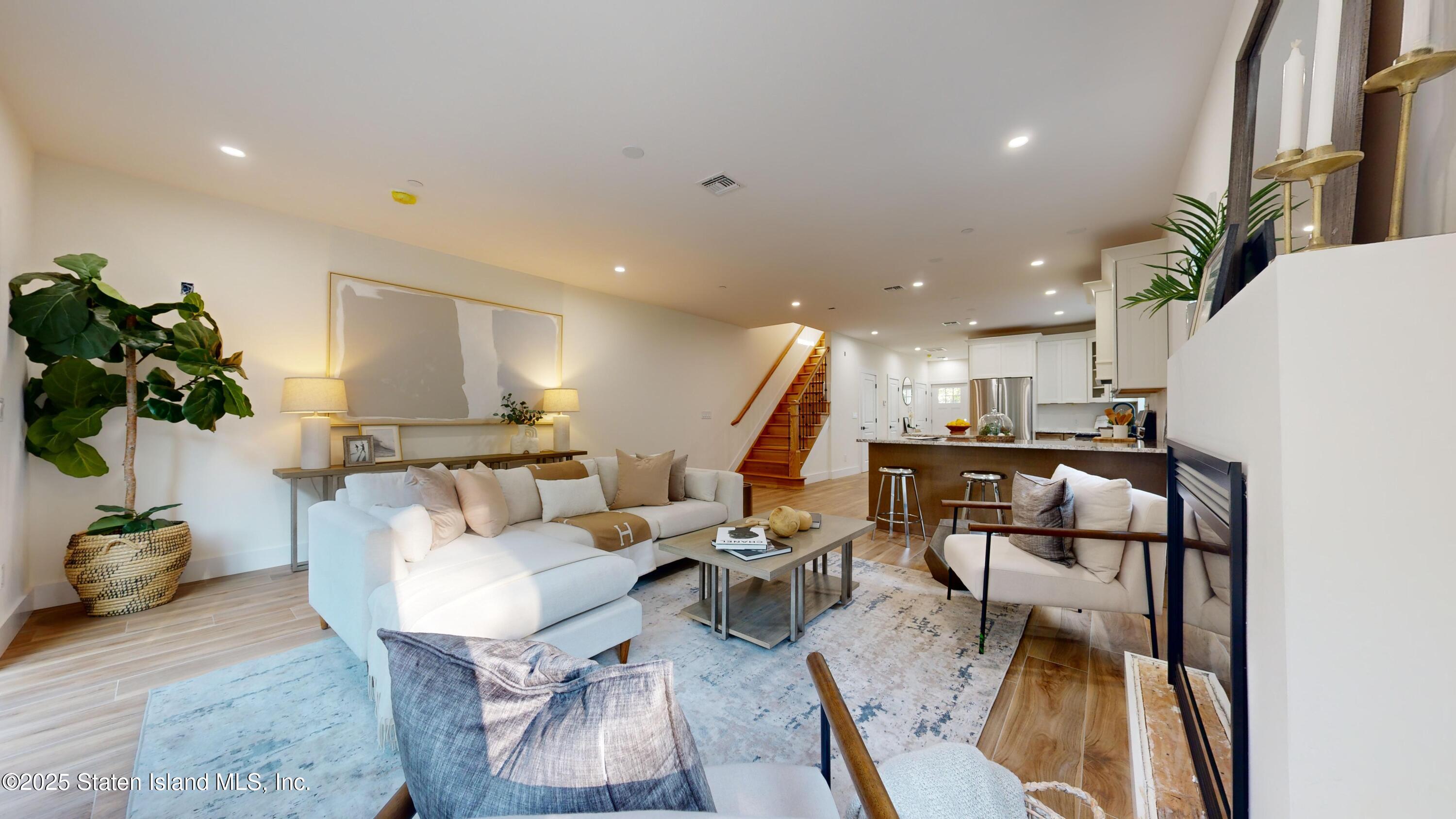 10 Harris Lane, Staten Island, NY, 10309