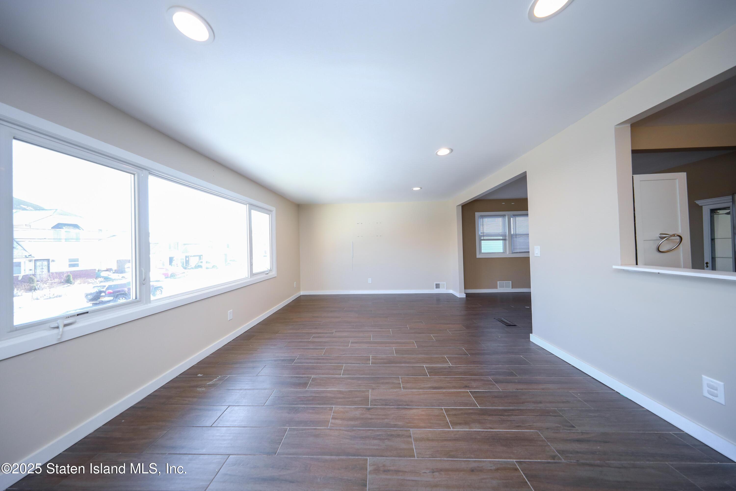 117 Milton Avenue, Staten Island, NY, 10306