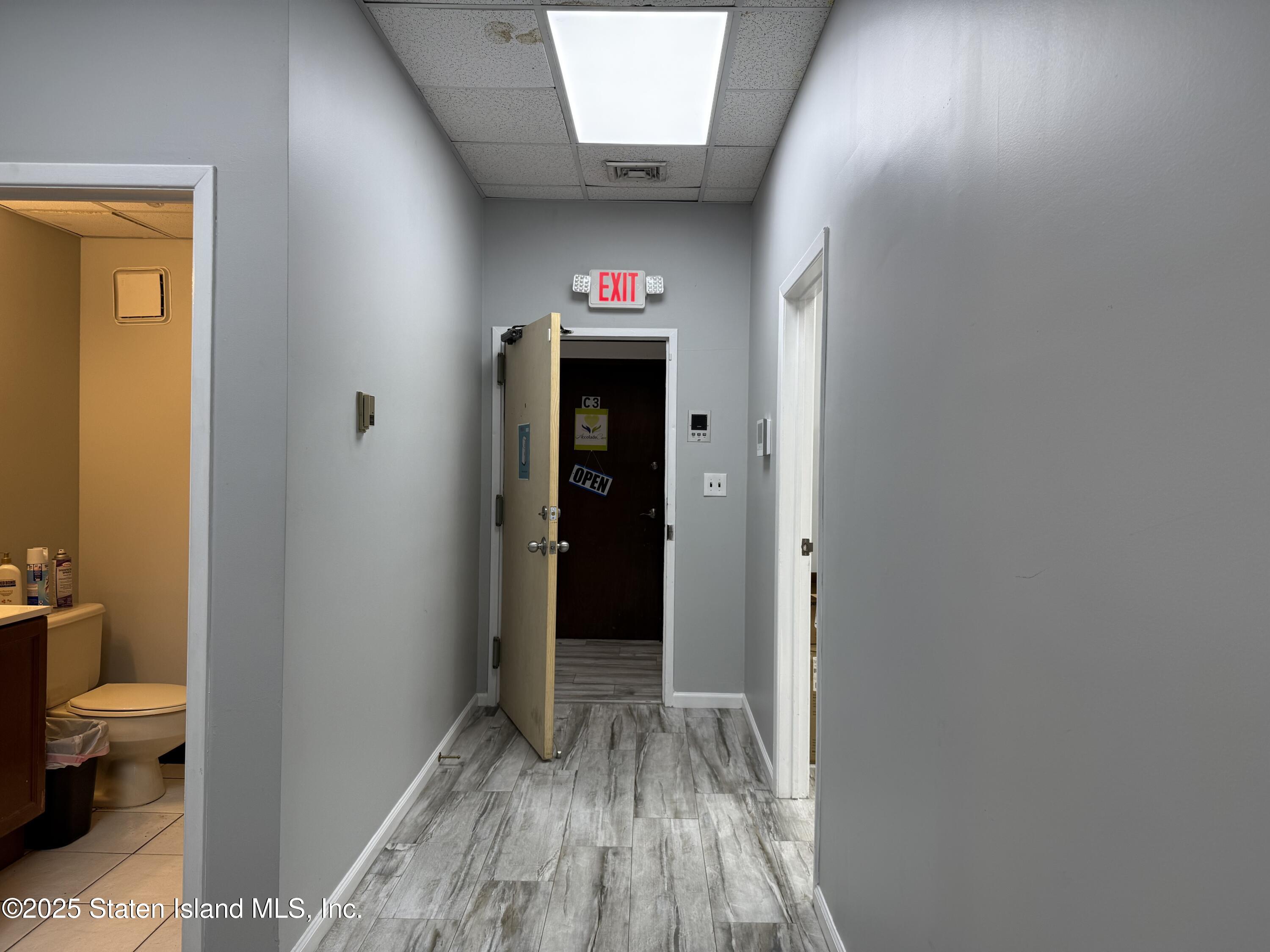 2015 Forest Avenue C4 Image 2