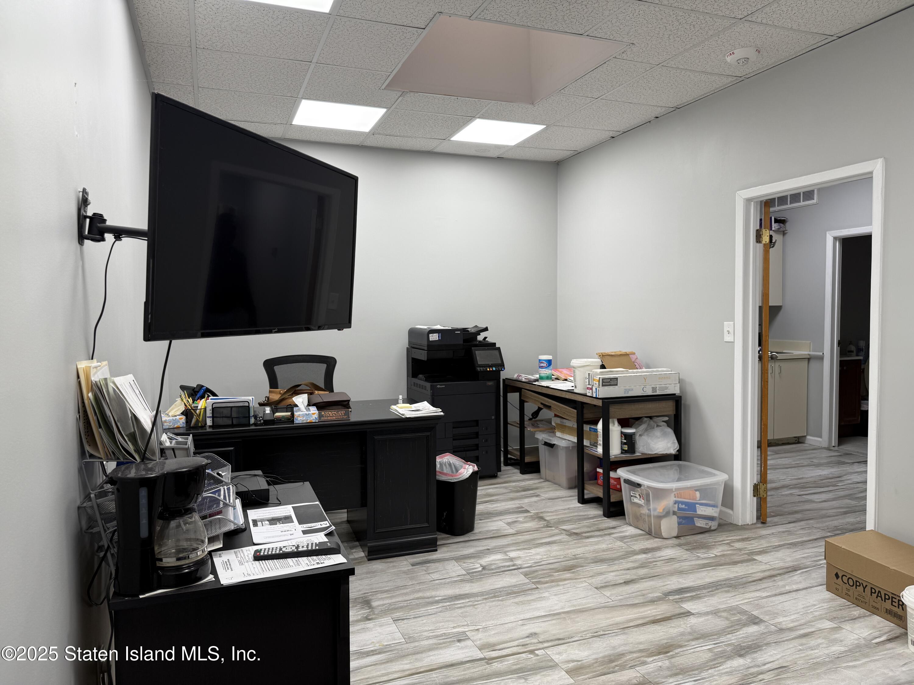 2015 Forest Avenue C4 Image 4