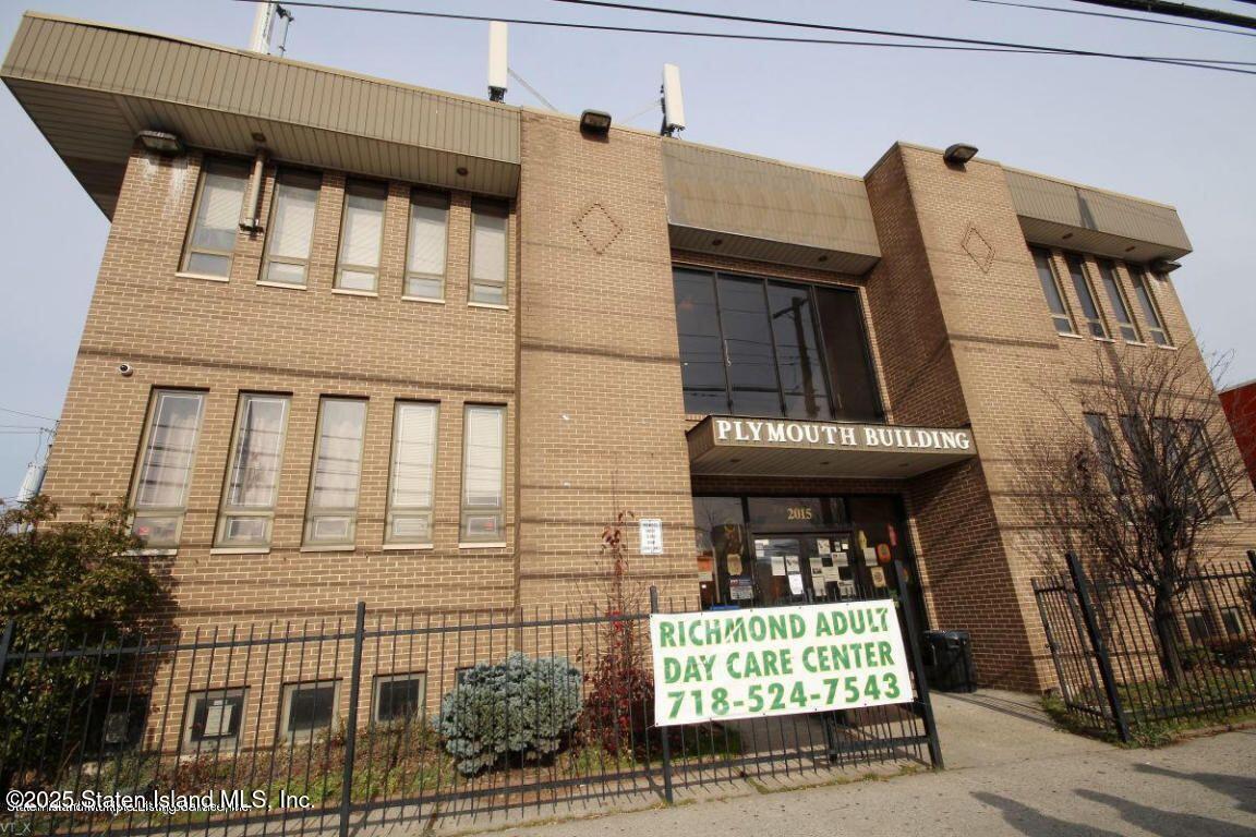 2015 Forest Avenue C4 Image 1