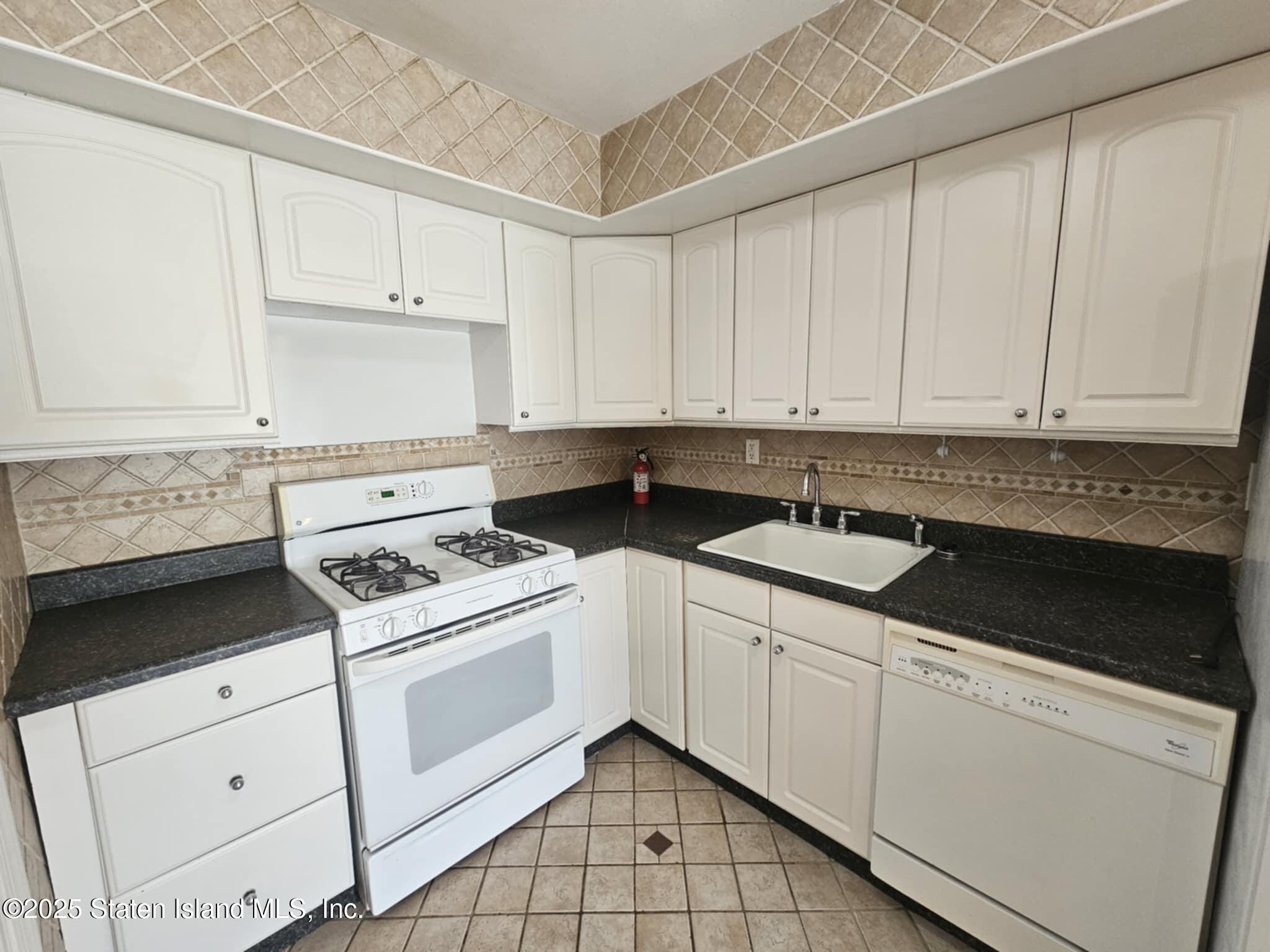 58 Selvin Loop, Staten Island, NY, 10303 image 9