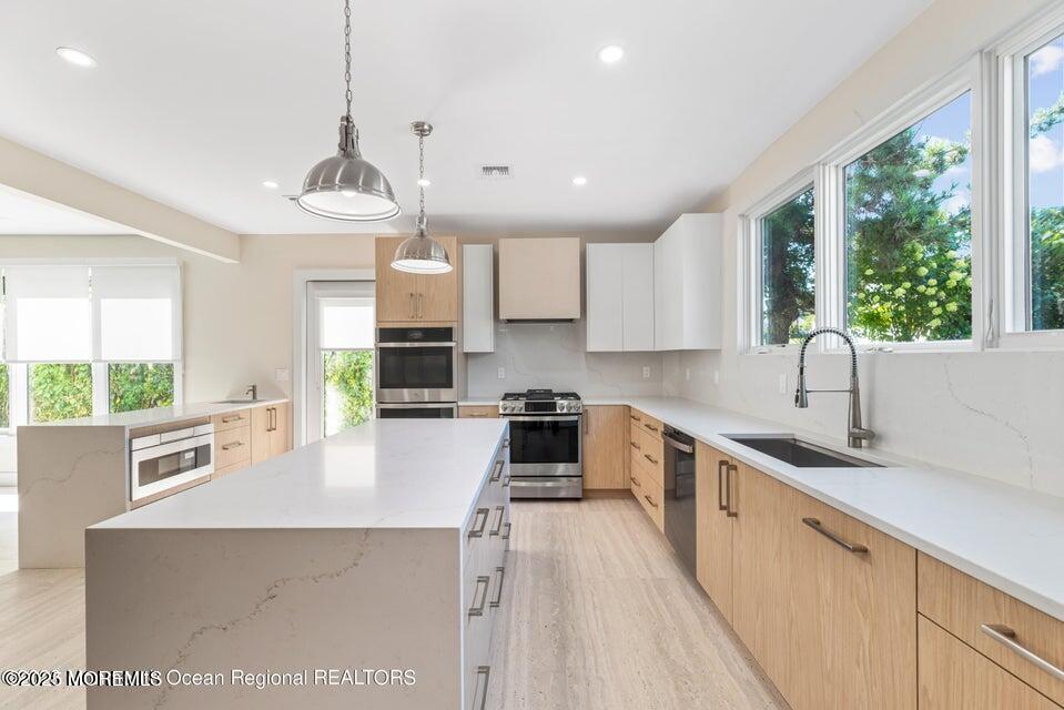 929 Van Court Avenue Image 4