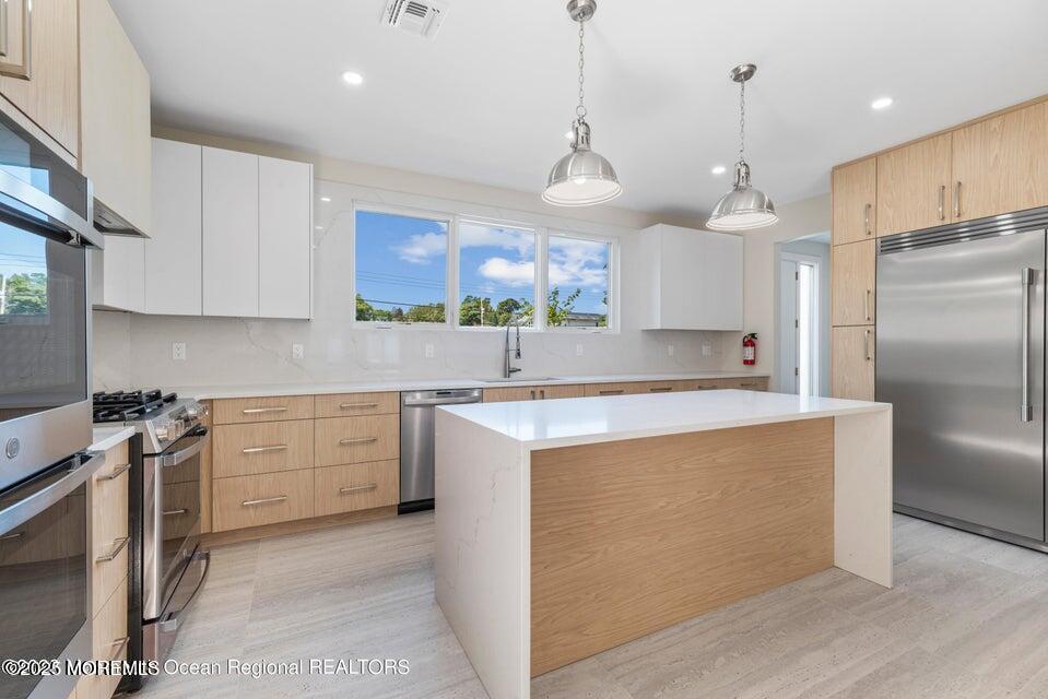 929 Van Court Avenue Image 5