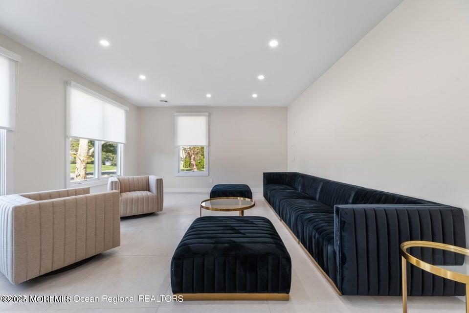 929 Van Court Avenue Image 3