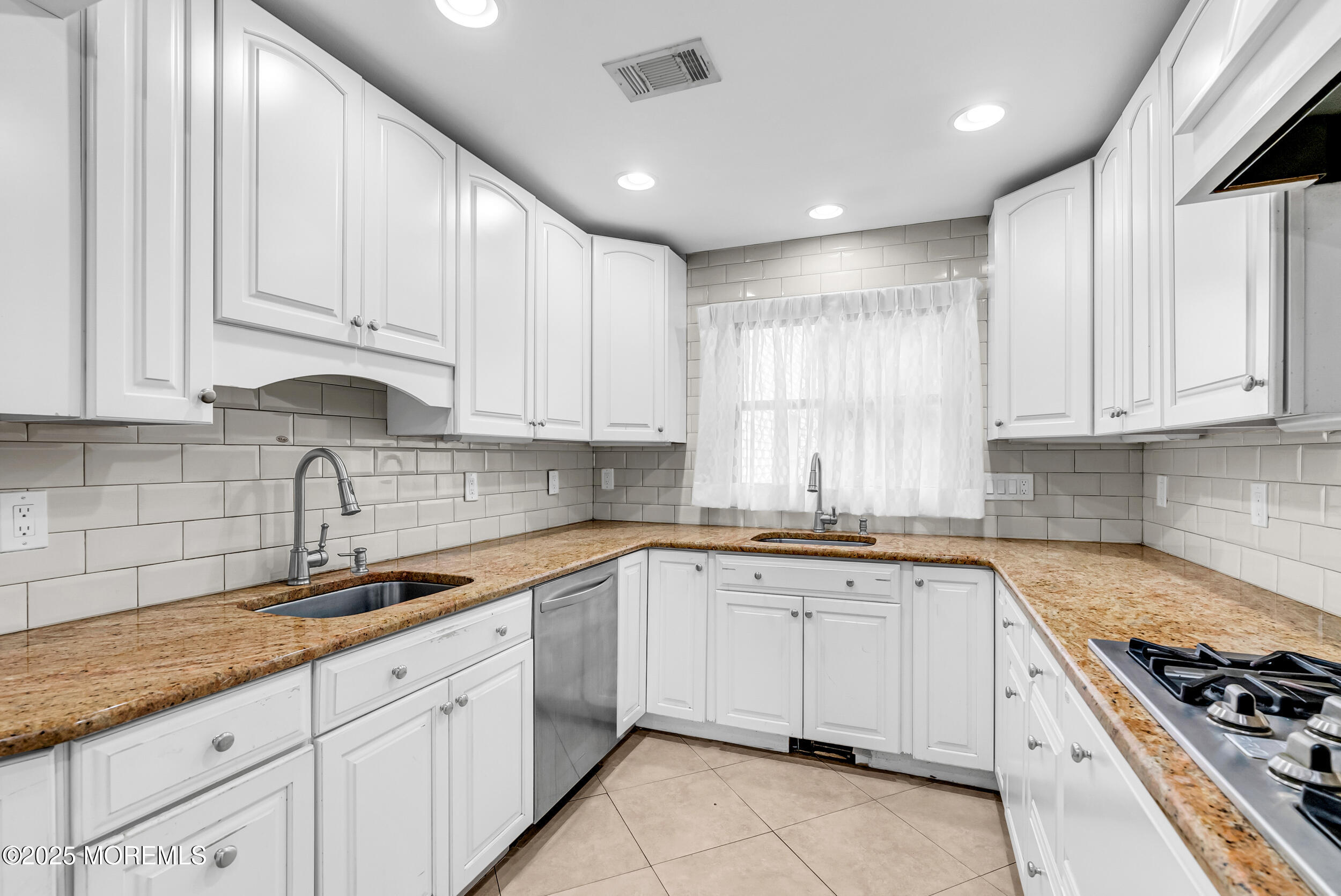 320 Roosevelt Avenue, Oakhurst, NJ, 07755 image 17