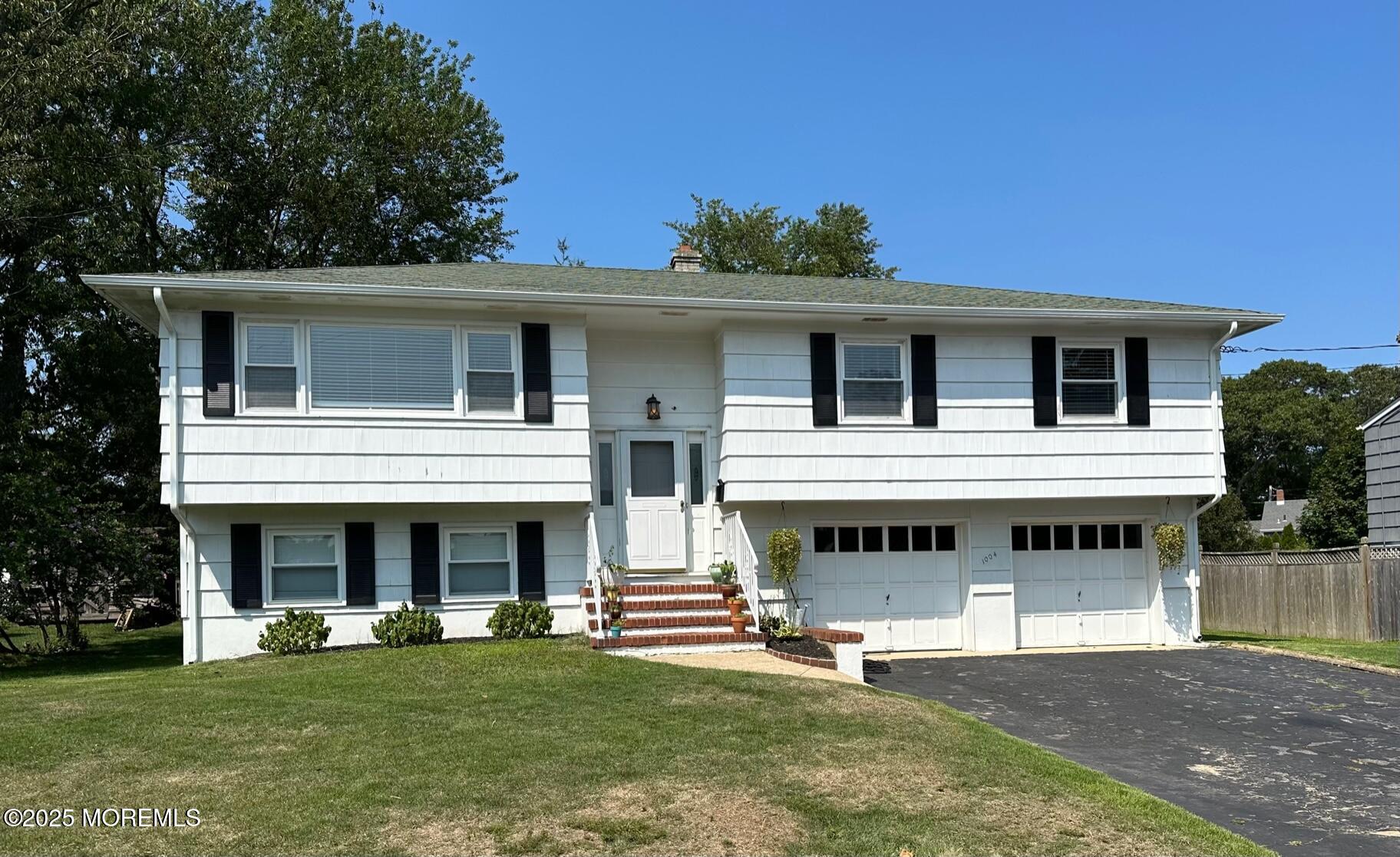 1004 Lake Avenue Image 1