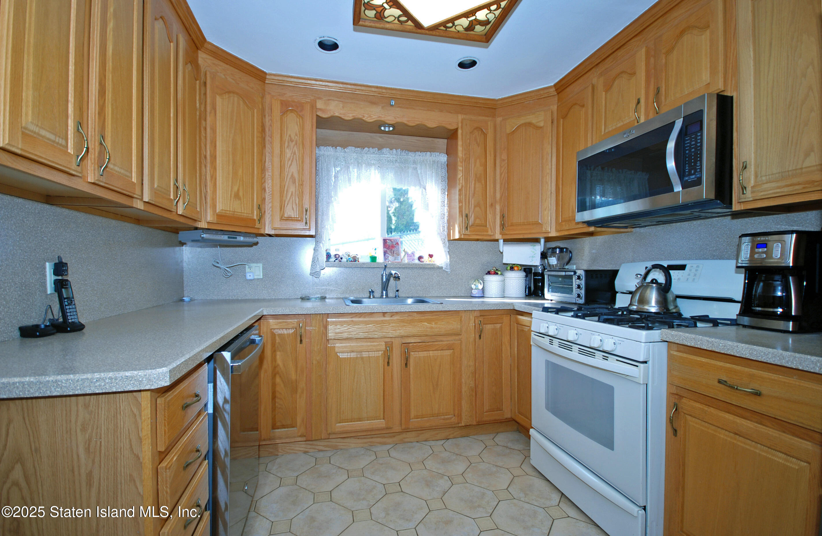 33 Emerson Court, Staten Island, NY, 10304 image 11