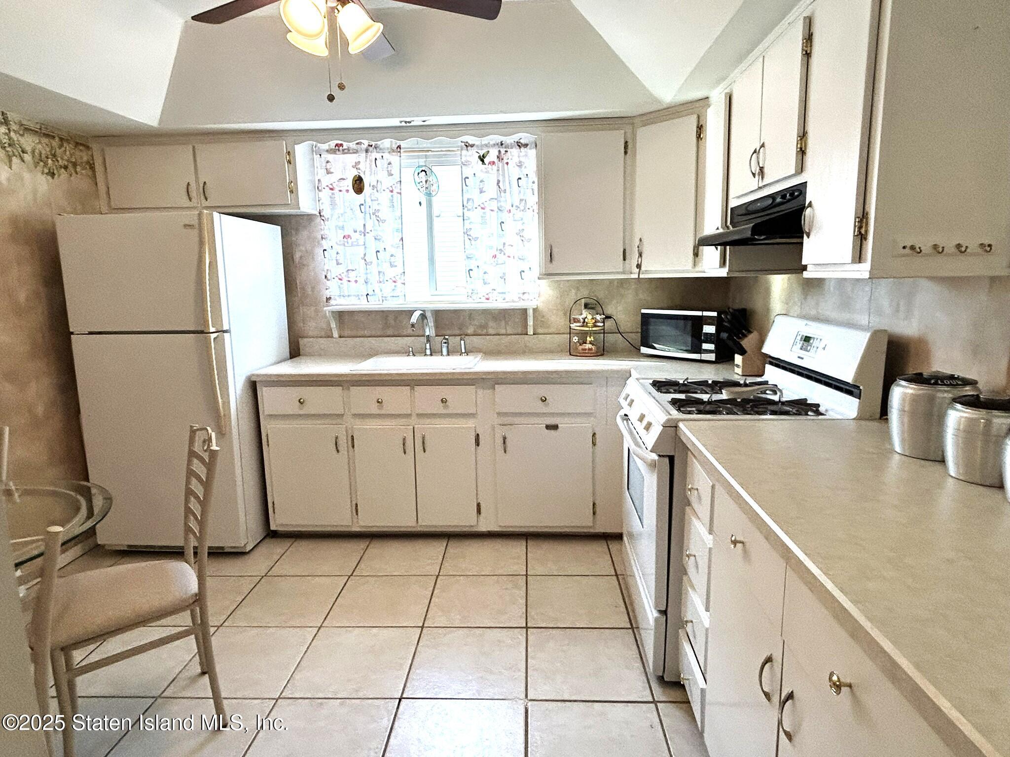 31 Leo Street A, Staten Island, NY, 10314 image 13