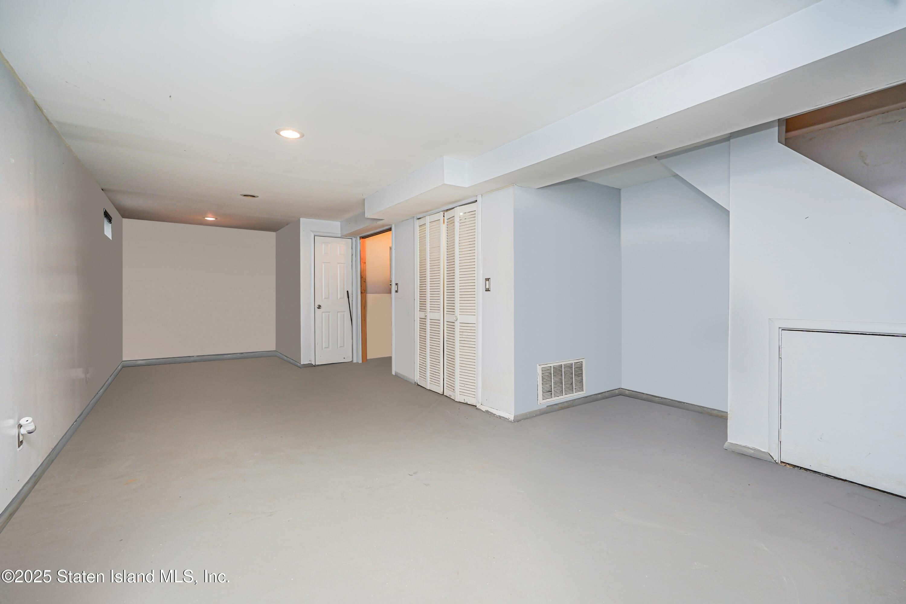 208 Tysens Lane, Staten Island, NY, 10306 image 16