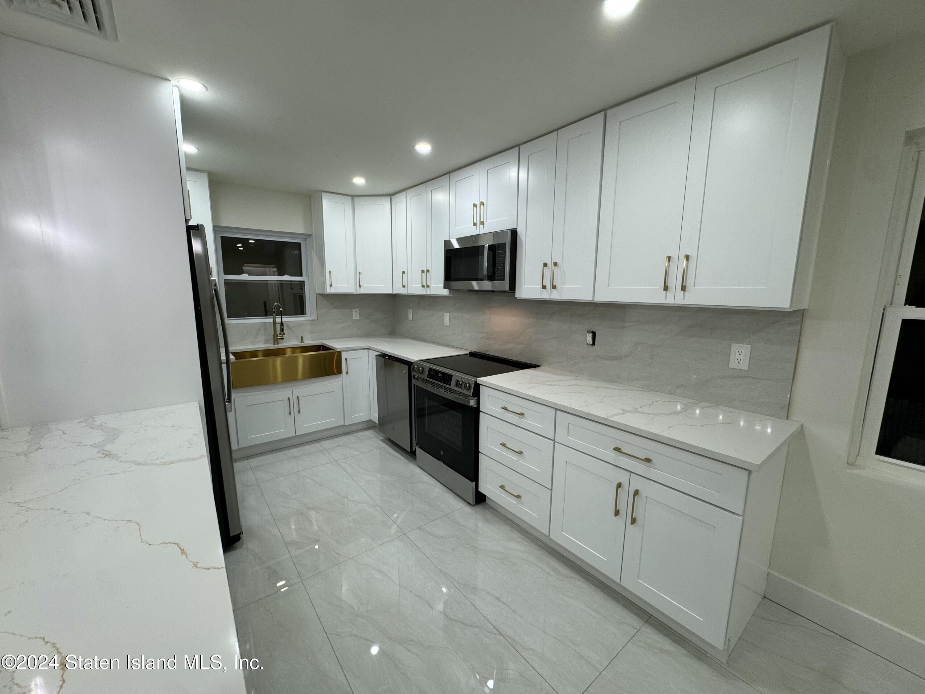 77 City Boulevard, Staten Island, NY, 10301 image 16