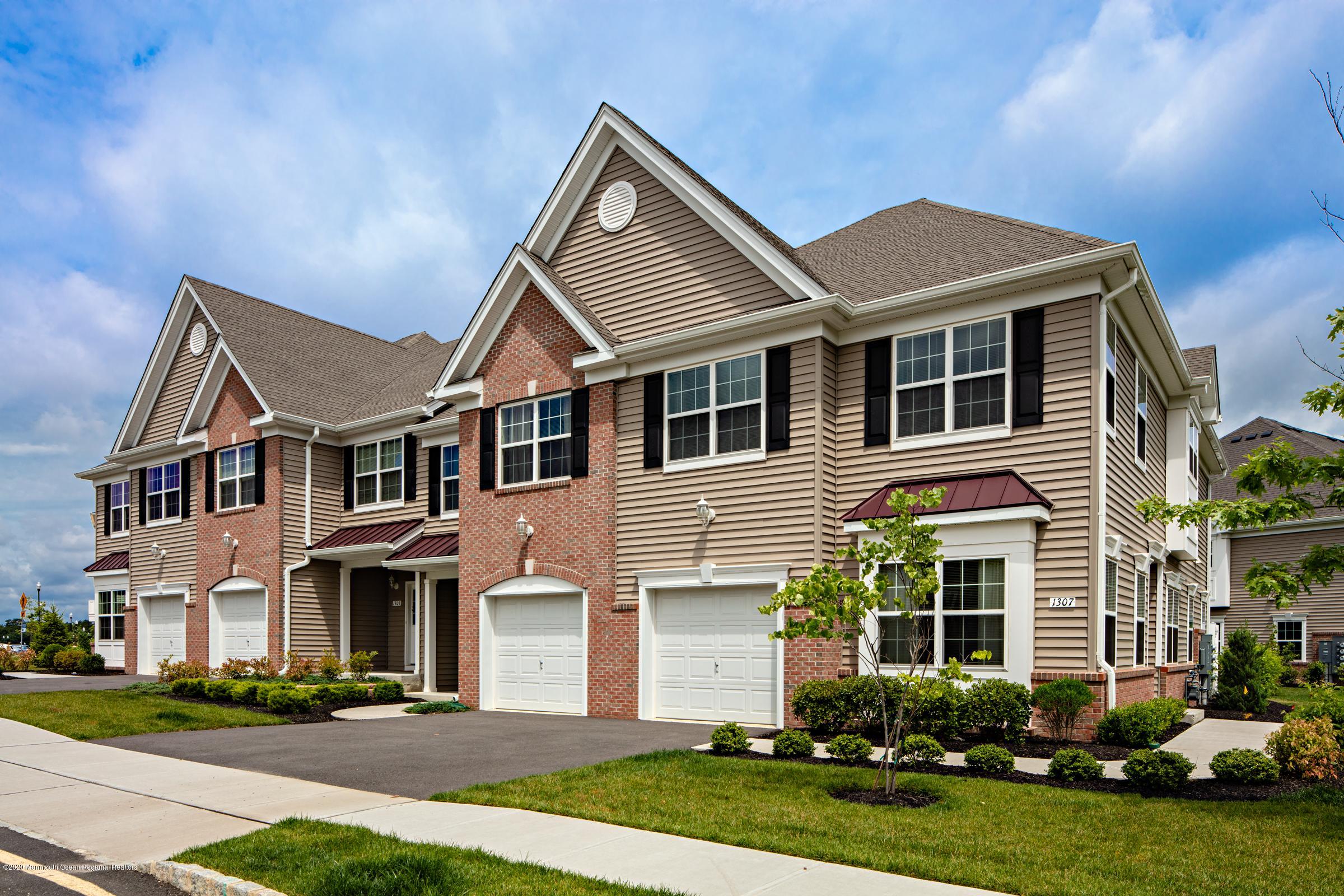 2410 Stallion Circle Image 1