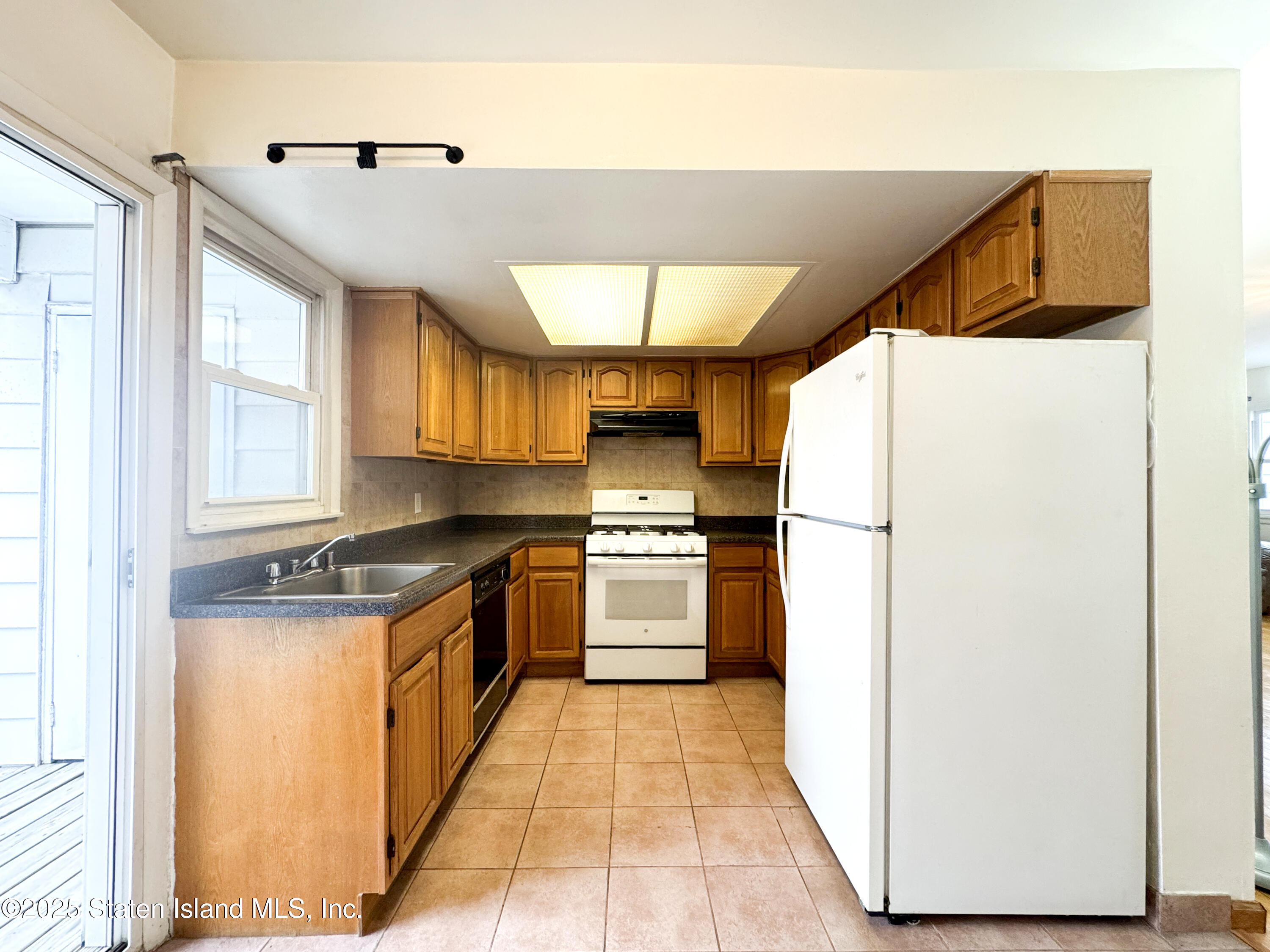75 Dover Green, Staten Island, NY, 10312 image 9