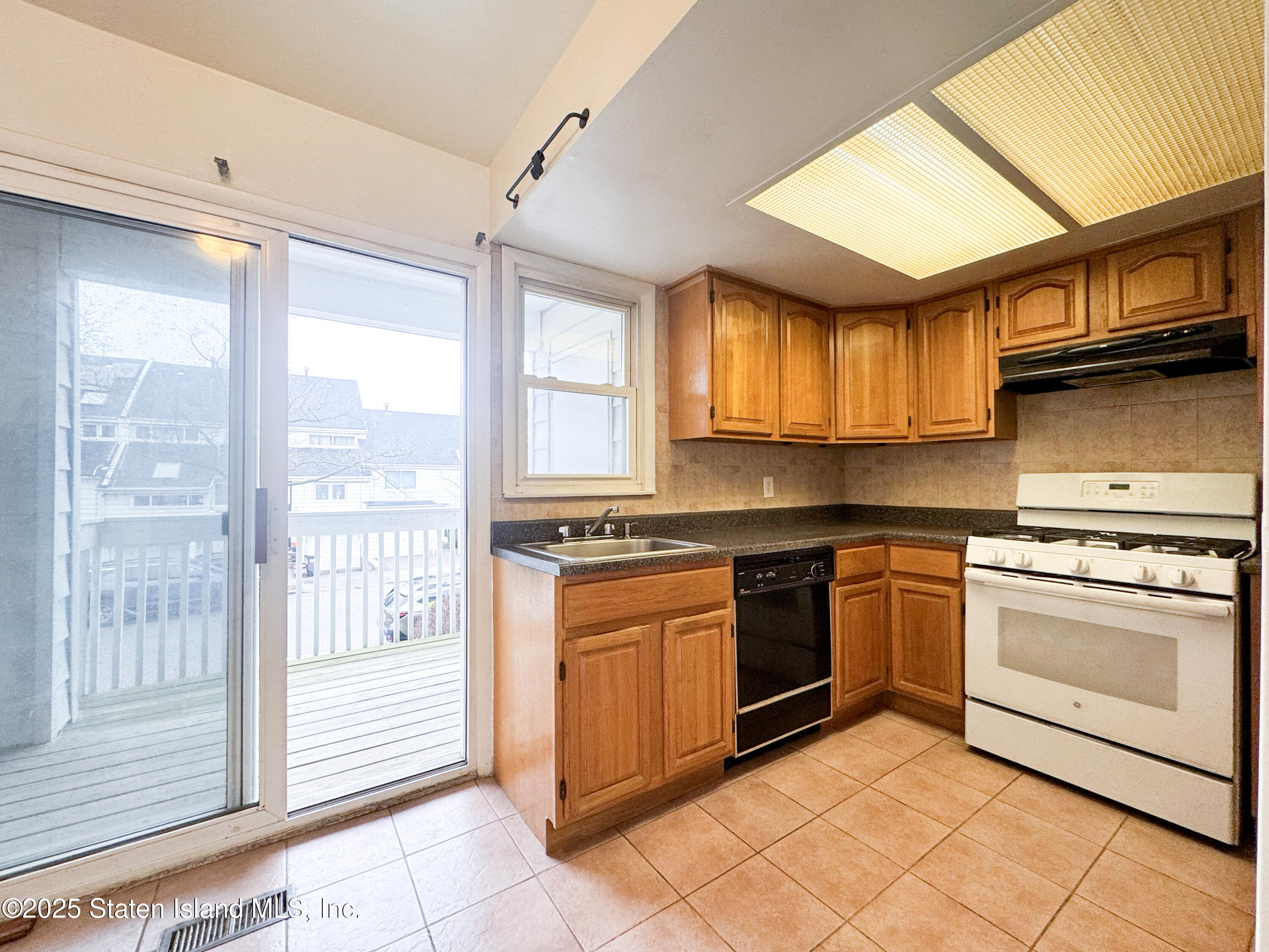 75 Dover Green, Staten Island, NY, 10312 image 11