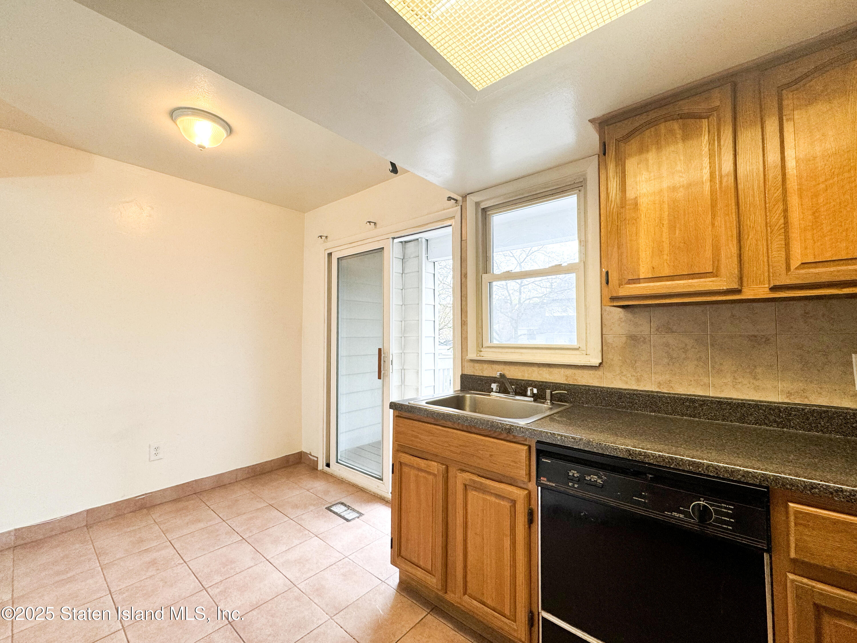 75 Dover Green, Staten Island, NY, 10312 image 12