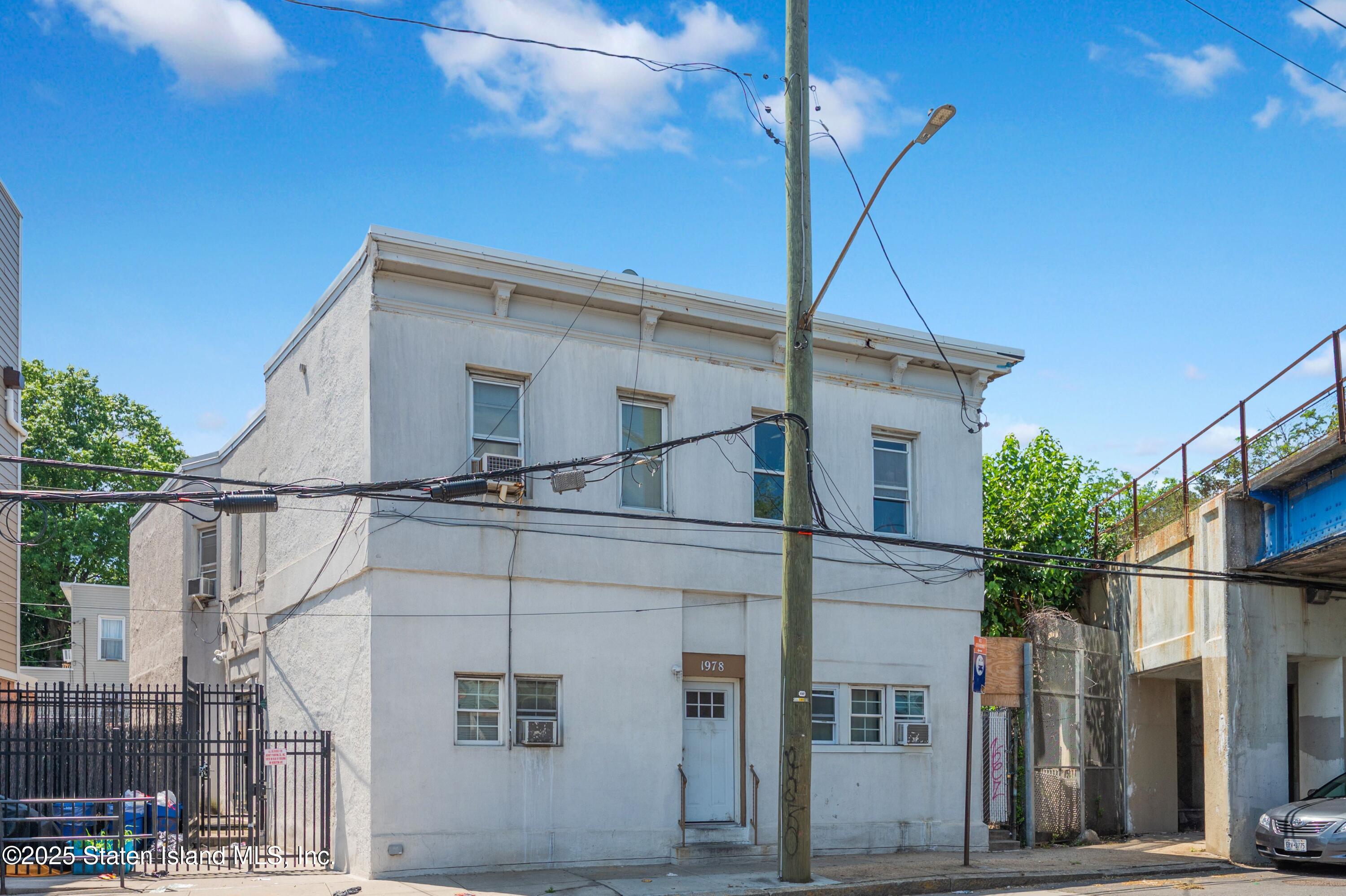 1972&1978 Richmond Terrace Image 4