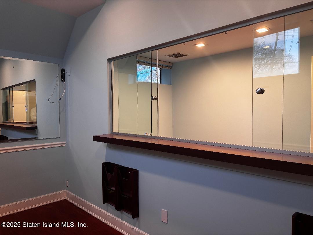 2131 Richmond Road Image 4