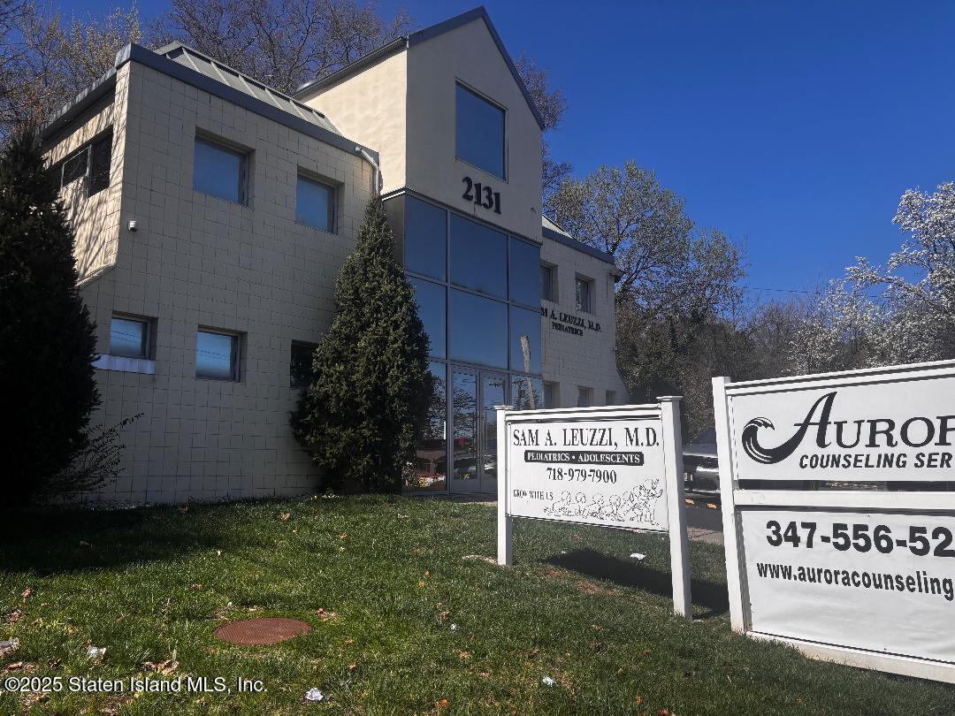 2131 Richmond Road Image 1