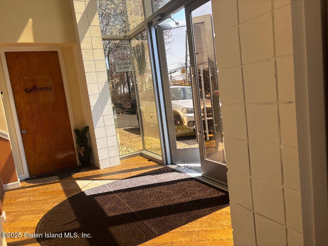 2131 Richmond Road Image 2