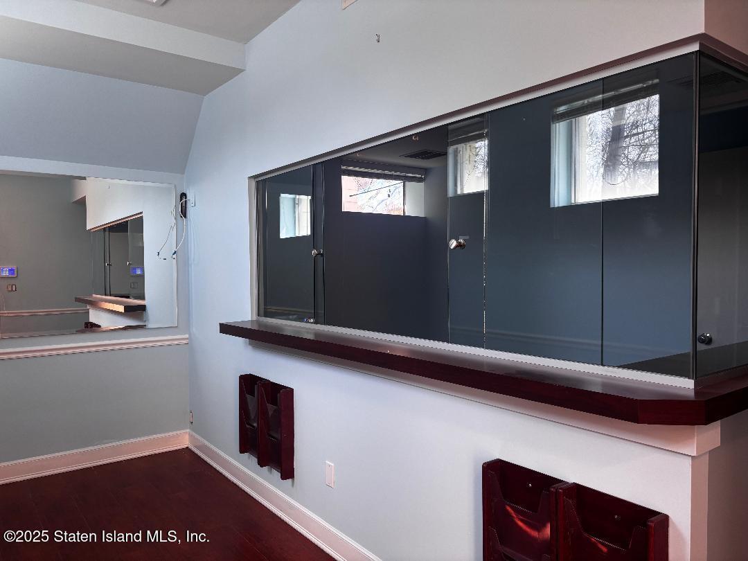 2131 Richmond Road Image 5