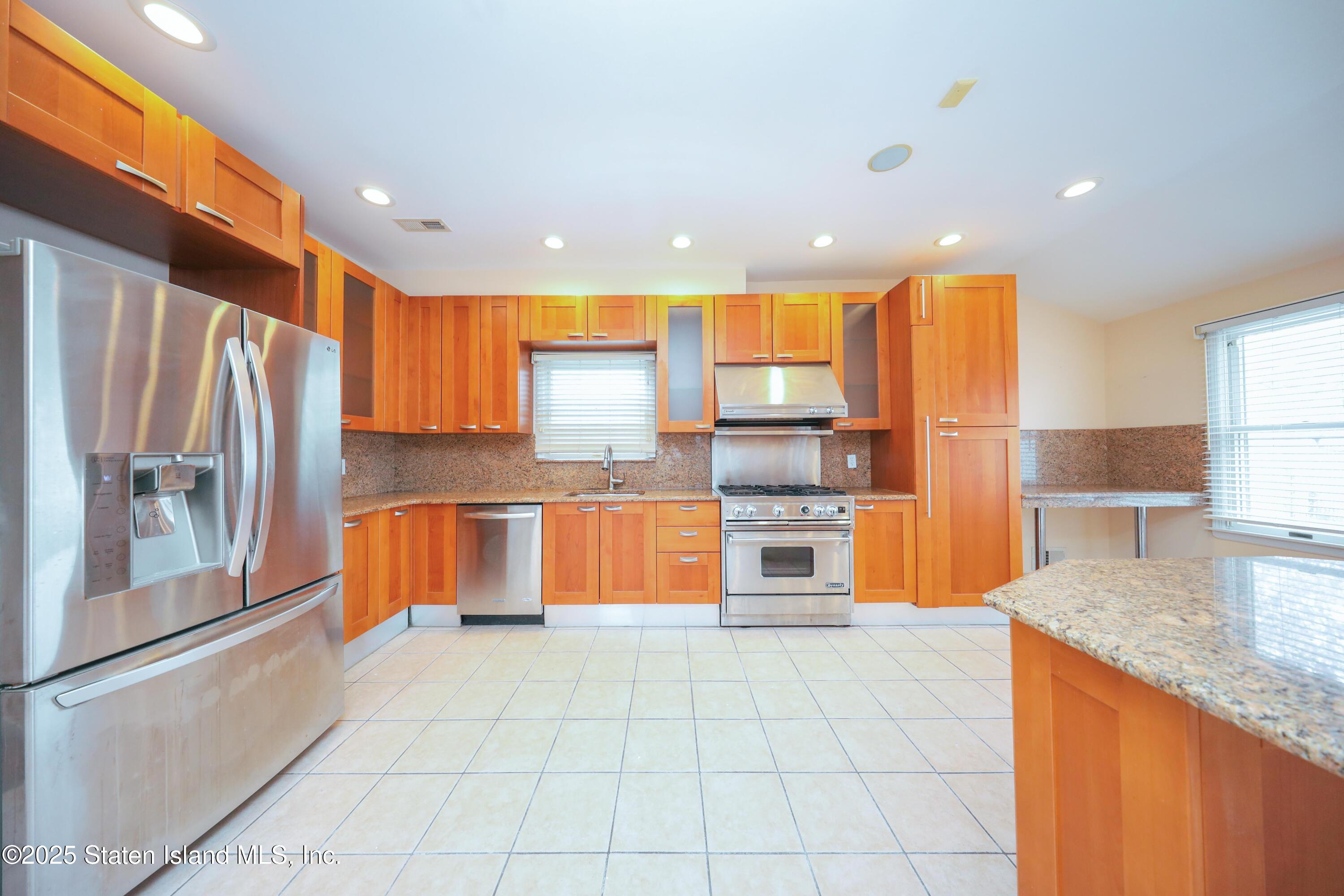 5775 Hylan Boulevard, Staten Island, NY, 10309 image 17