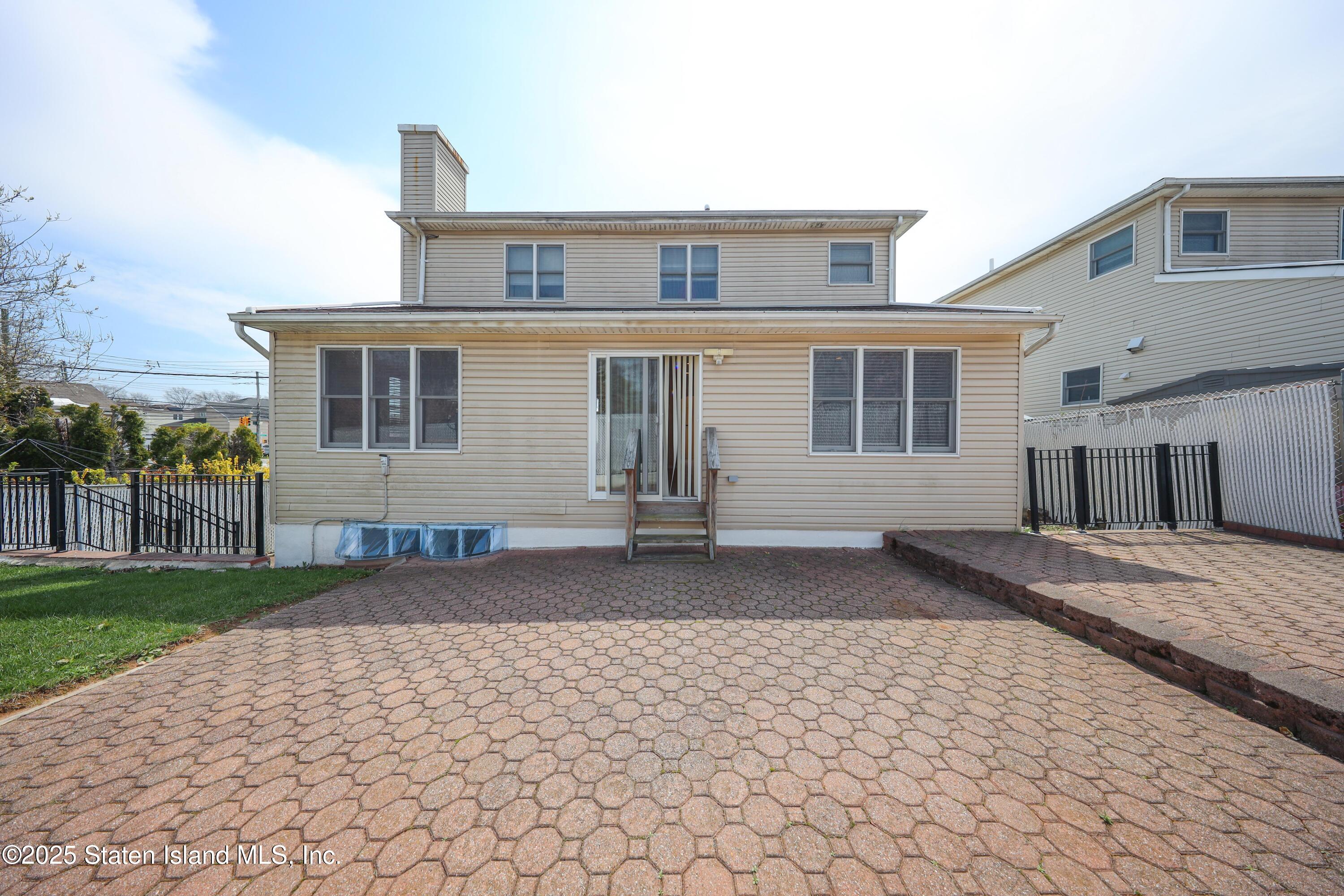 5775 Hylan Boulevard Image 1