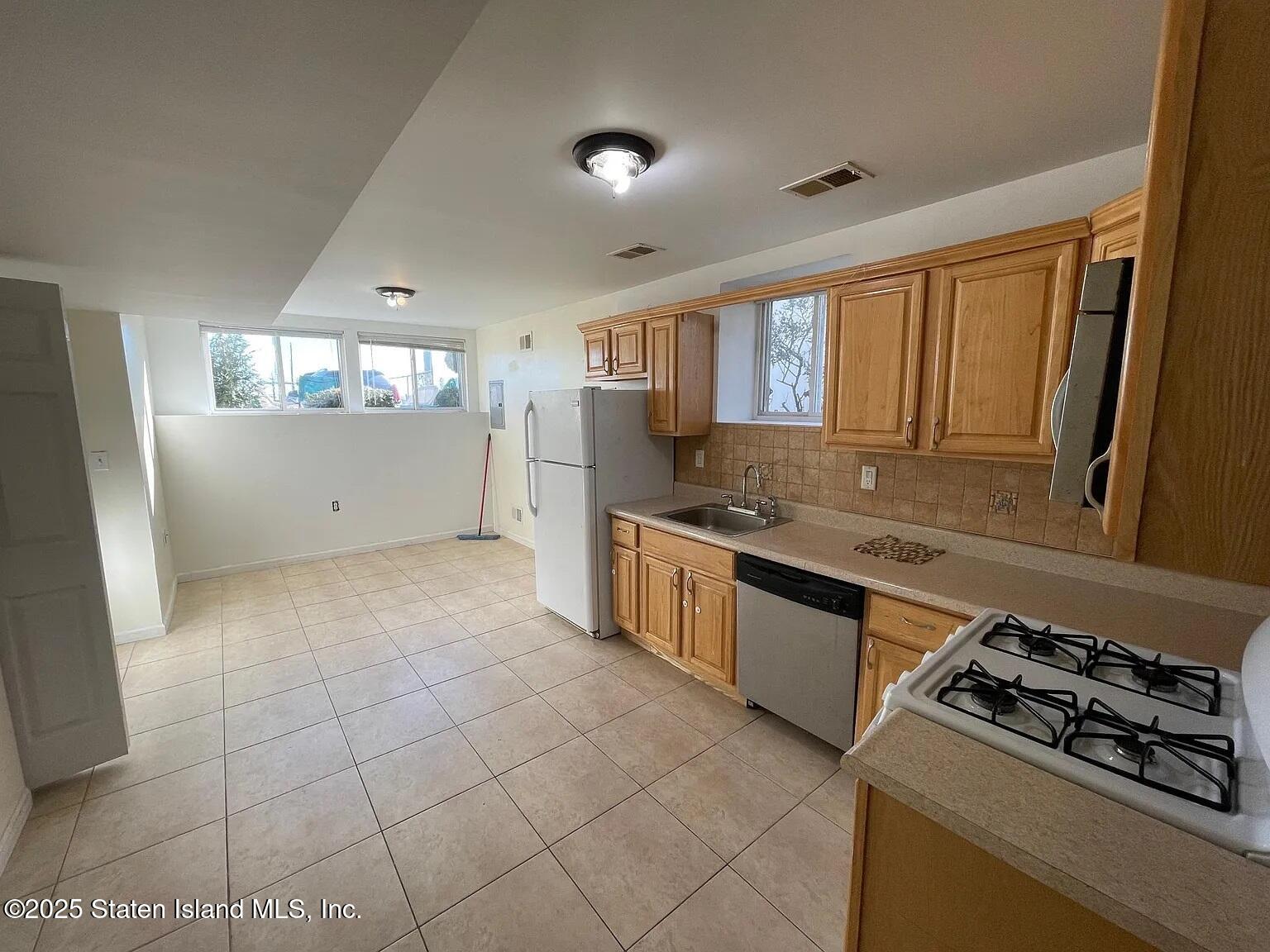 475 Father Capodanno Boulevard, Staten Island, NY, 10305 image 15