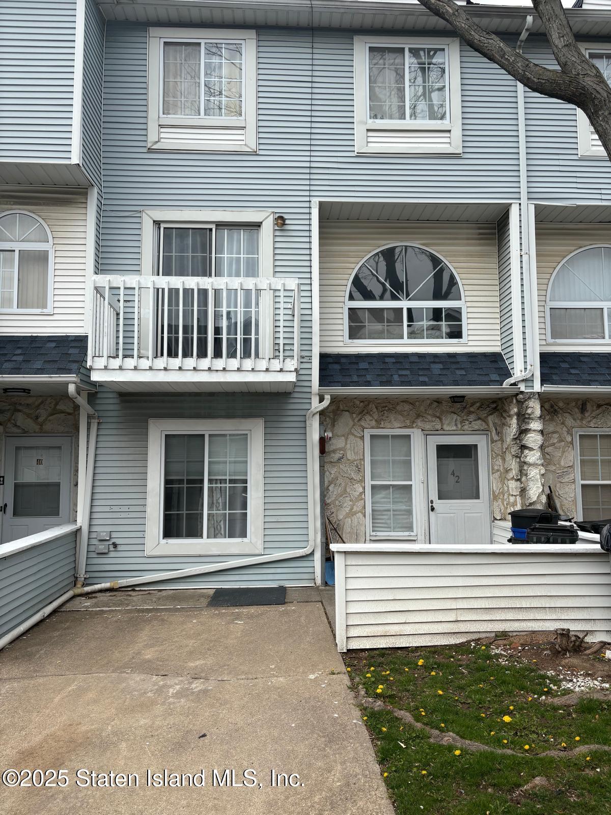 42 Country Drive, Staten Island, NY, 10314