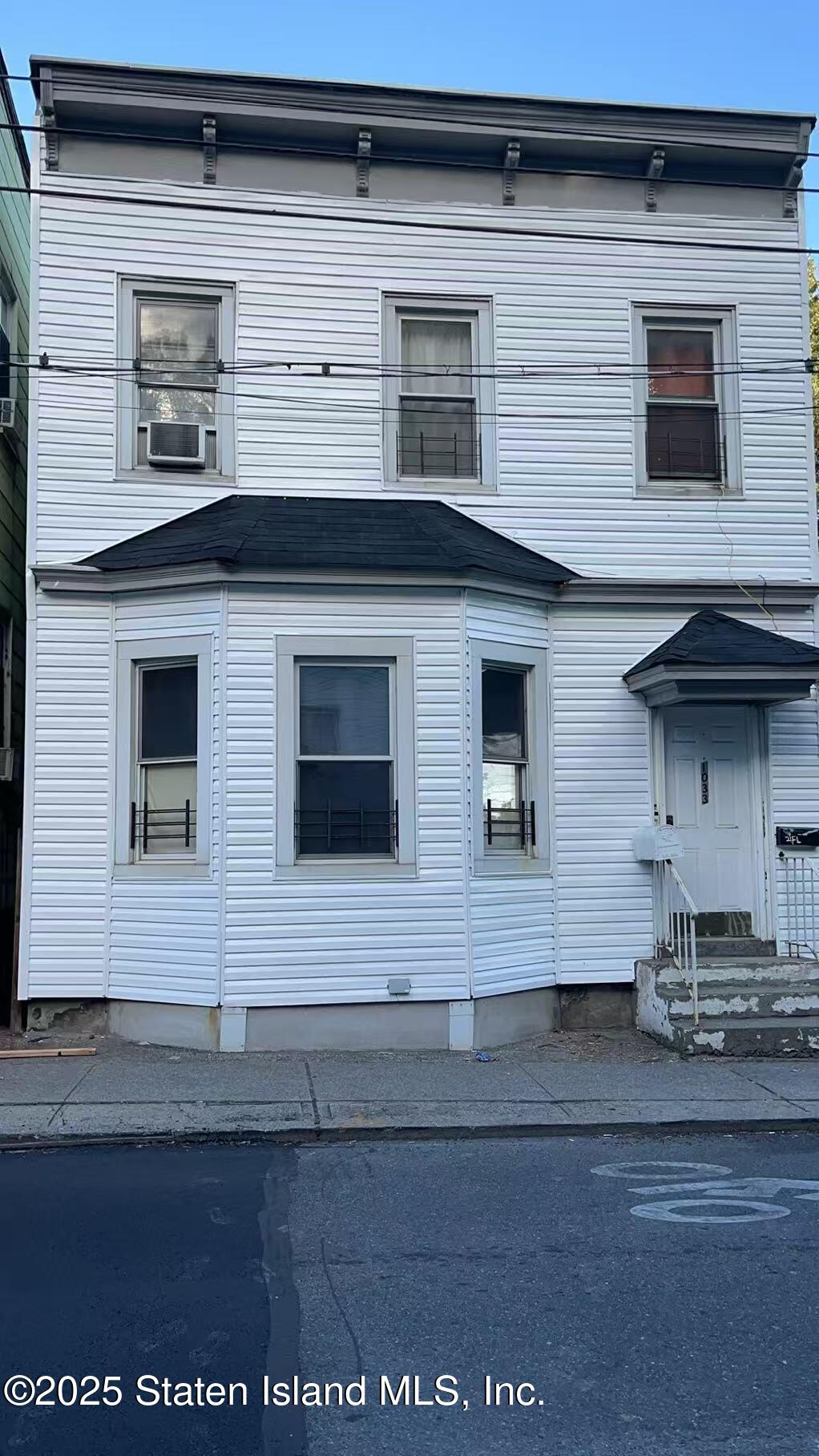 1033 Van Duzer Street Image 1