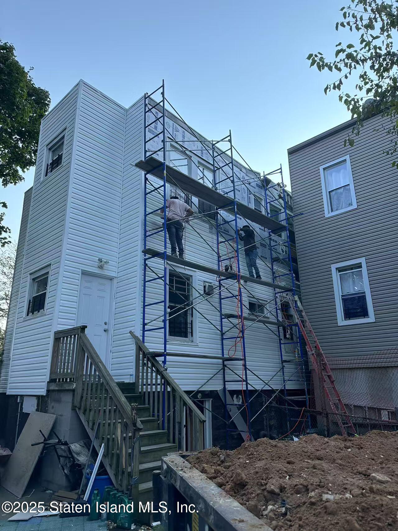 1033 Van Duzer Street Image 2
