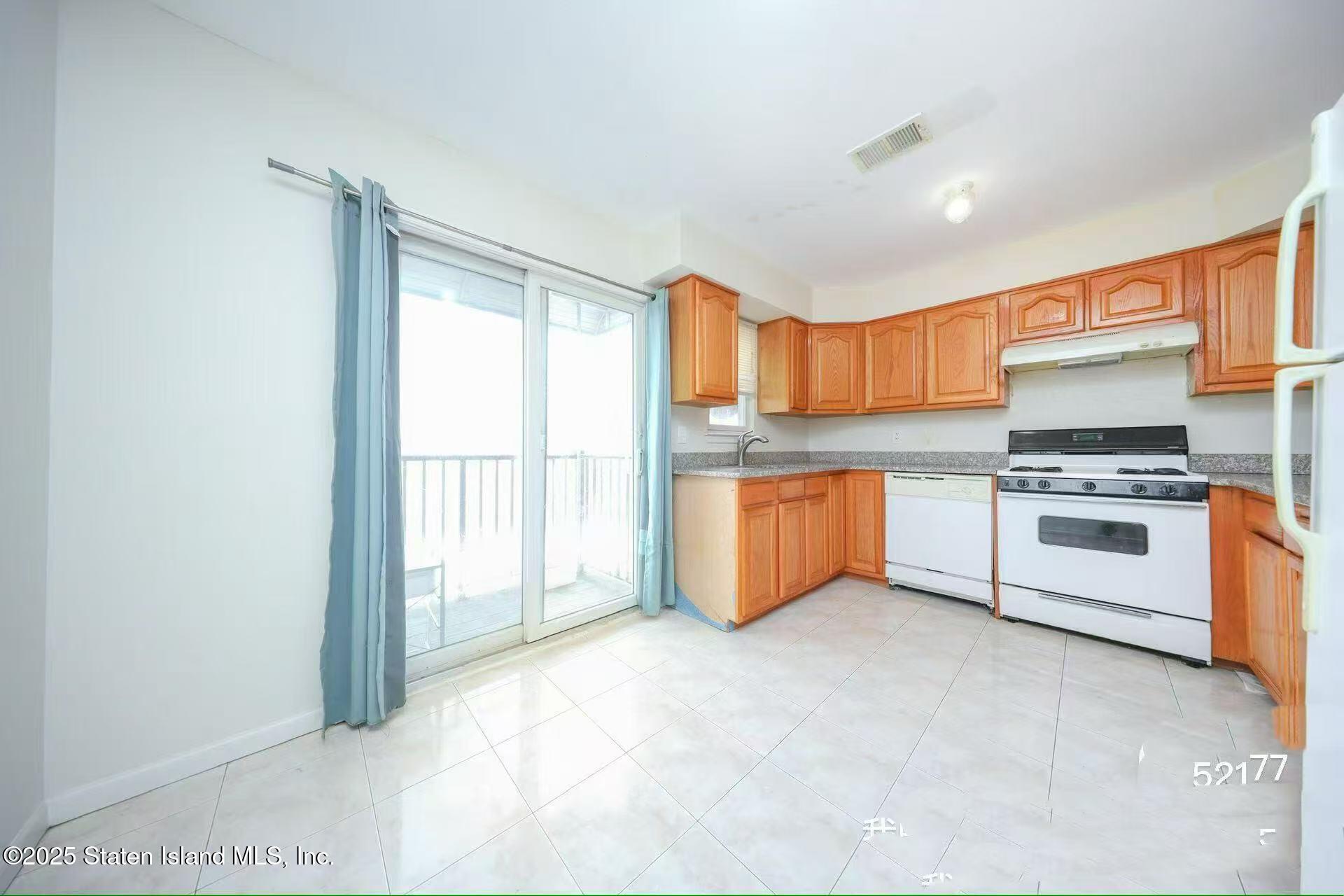 51 Crestwater Court, Staten Island, NY, 10305 image 6