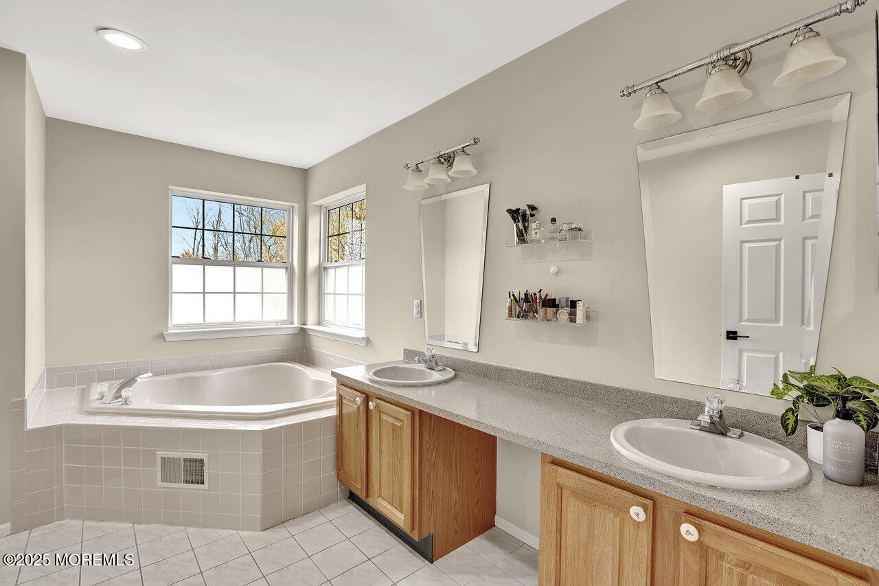 12 Arrowhead Circle, Jackson, NJ, 08527 image 29