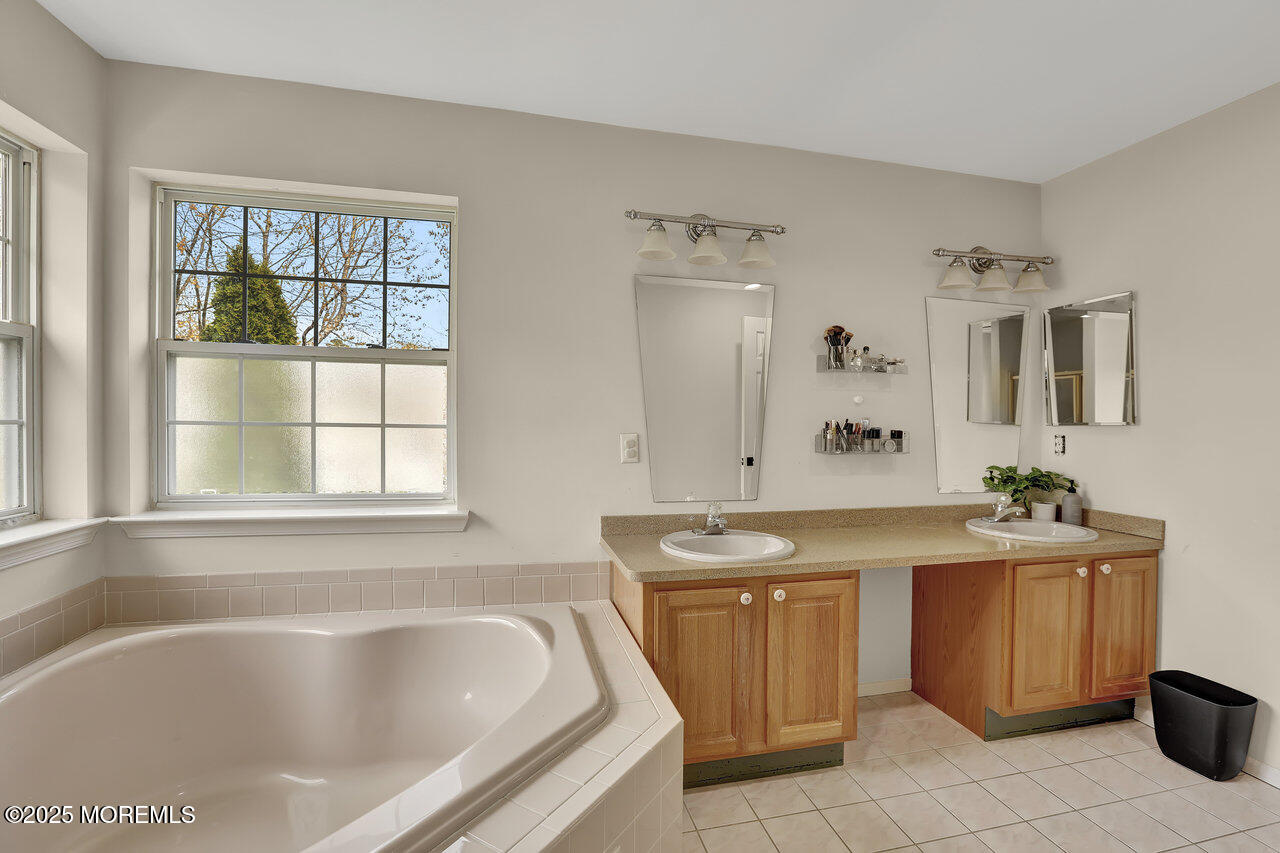 12 Arrowhead Circle, Jackson, NJ, 08527 image 31