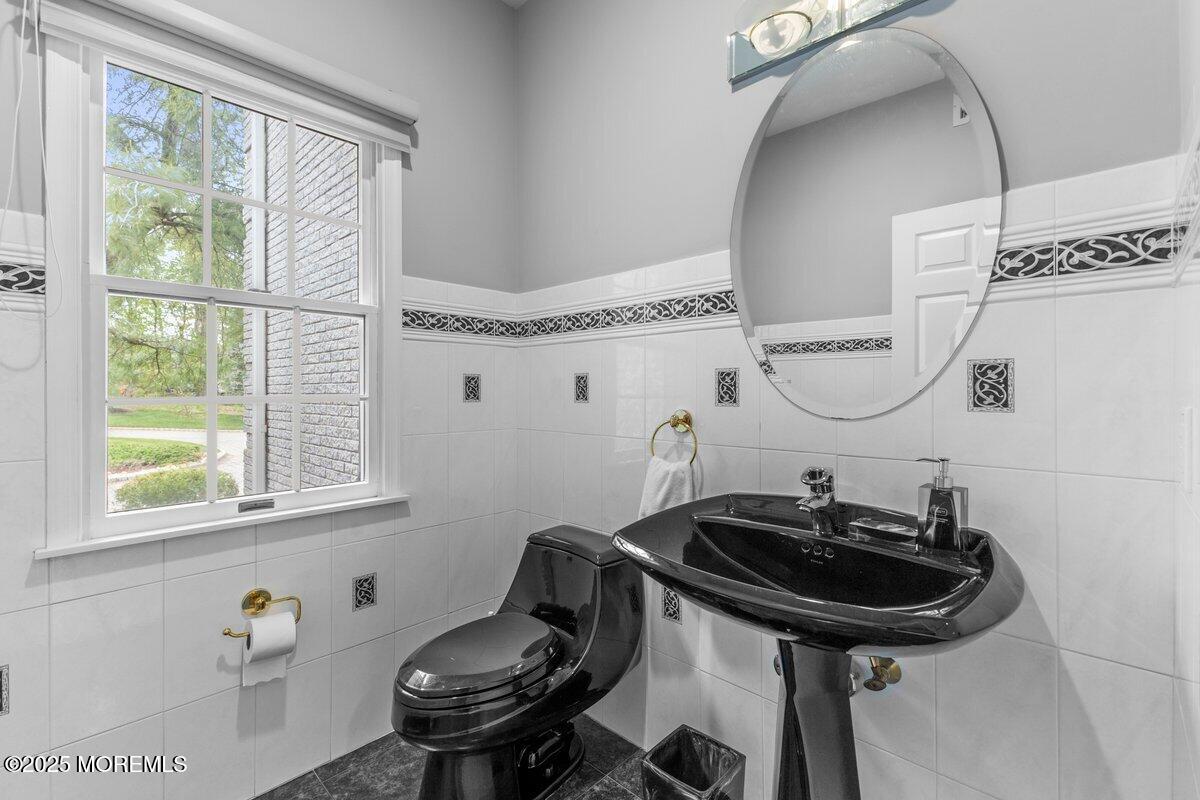 818 Holmdel Road B, Holmdel, NJ, 07733 image 24
