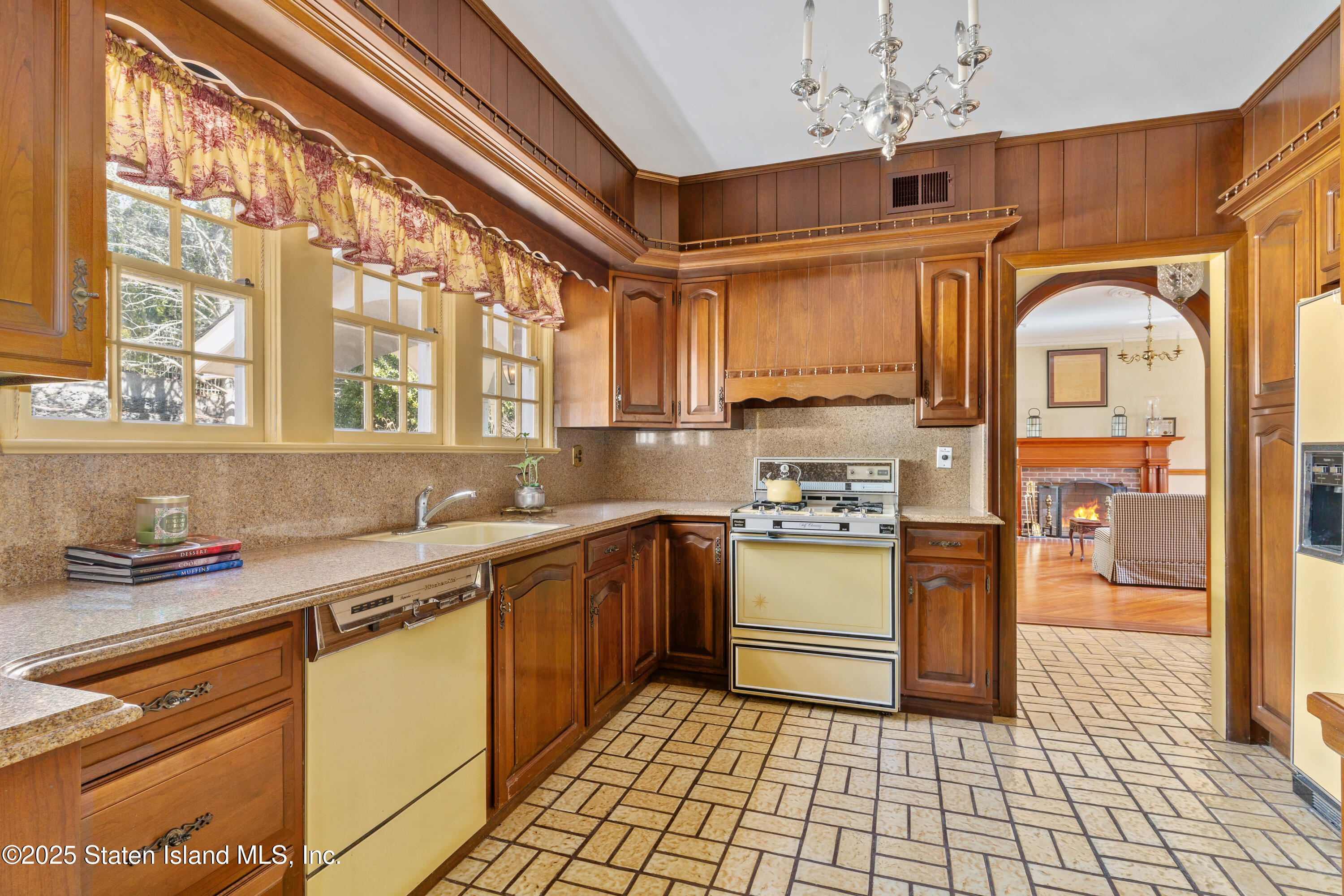 8 Circle Road, Staten Island, NY, 10304 image 11
