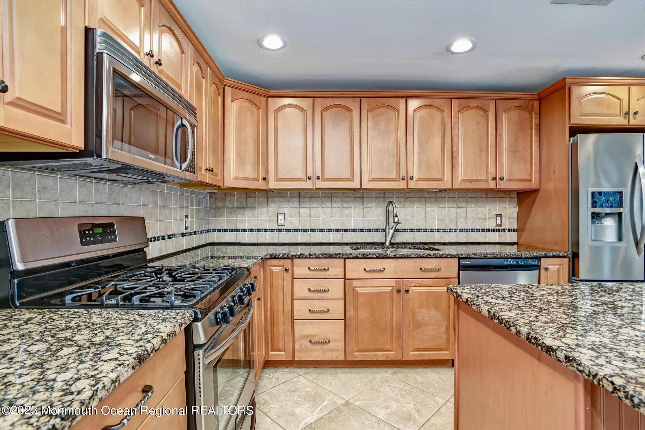 17 Central Avenue, Highlands, NJ, 07732 image 12