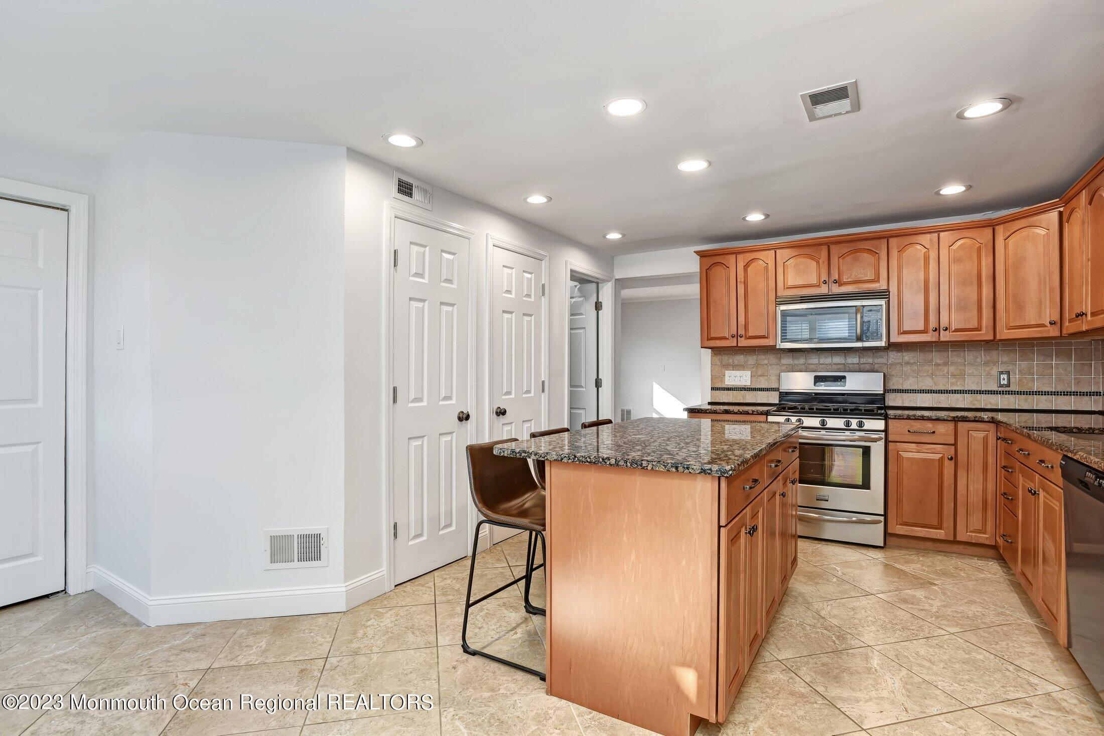 17 Central Avenue, Highlands, NJ, 07732 image 13