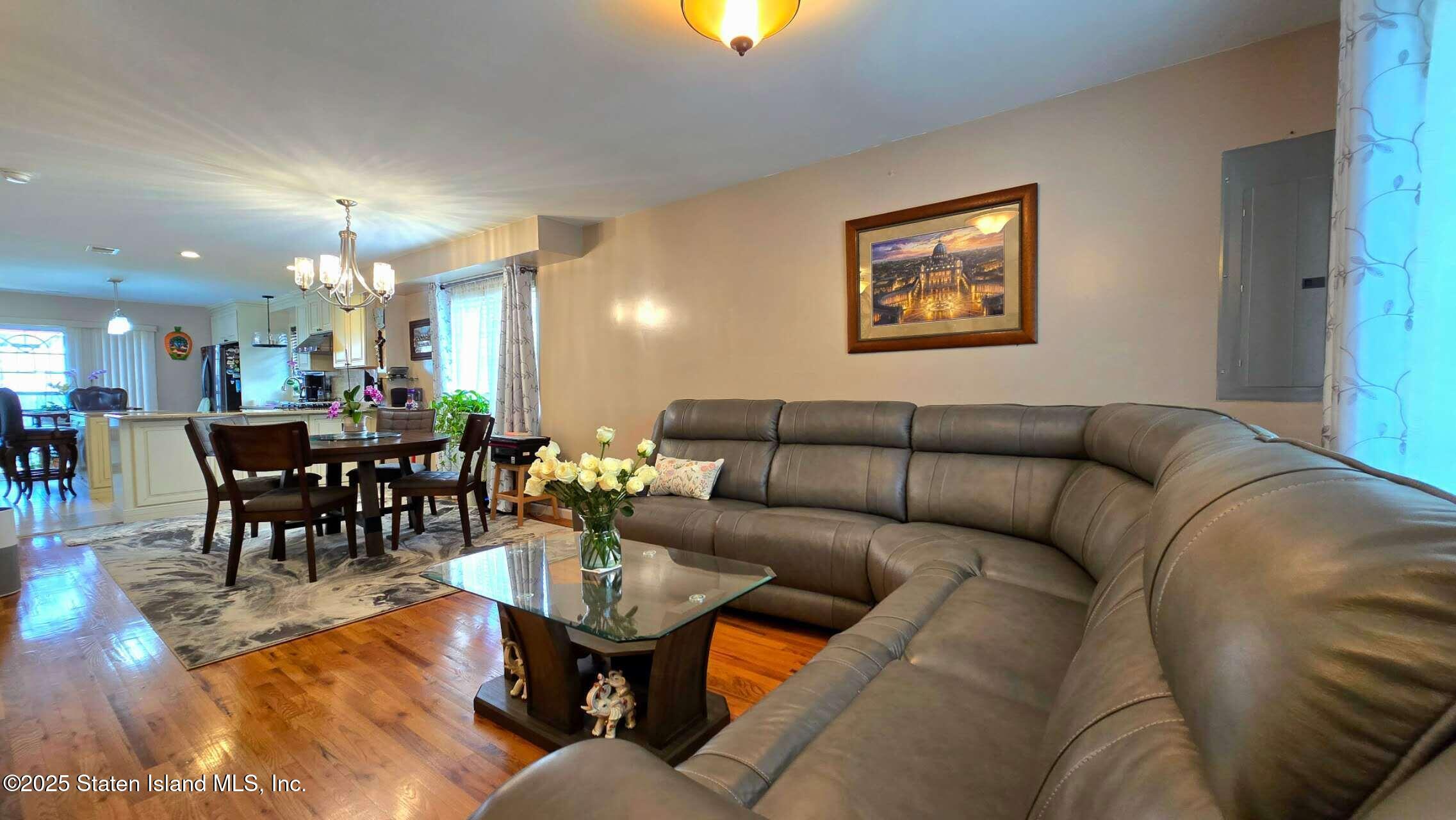 208 Osgood Avenue Image 4